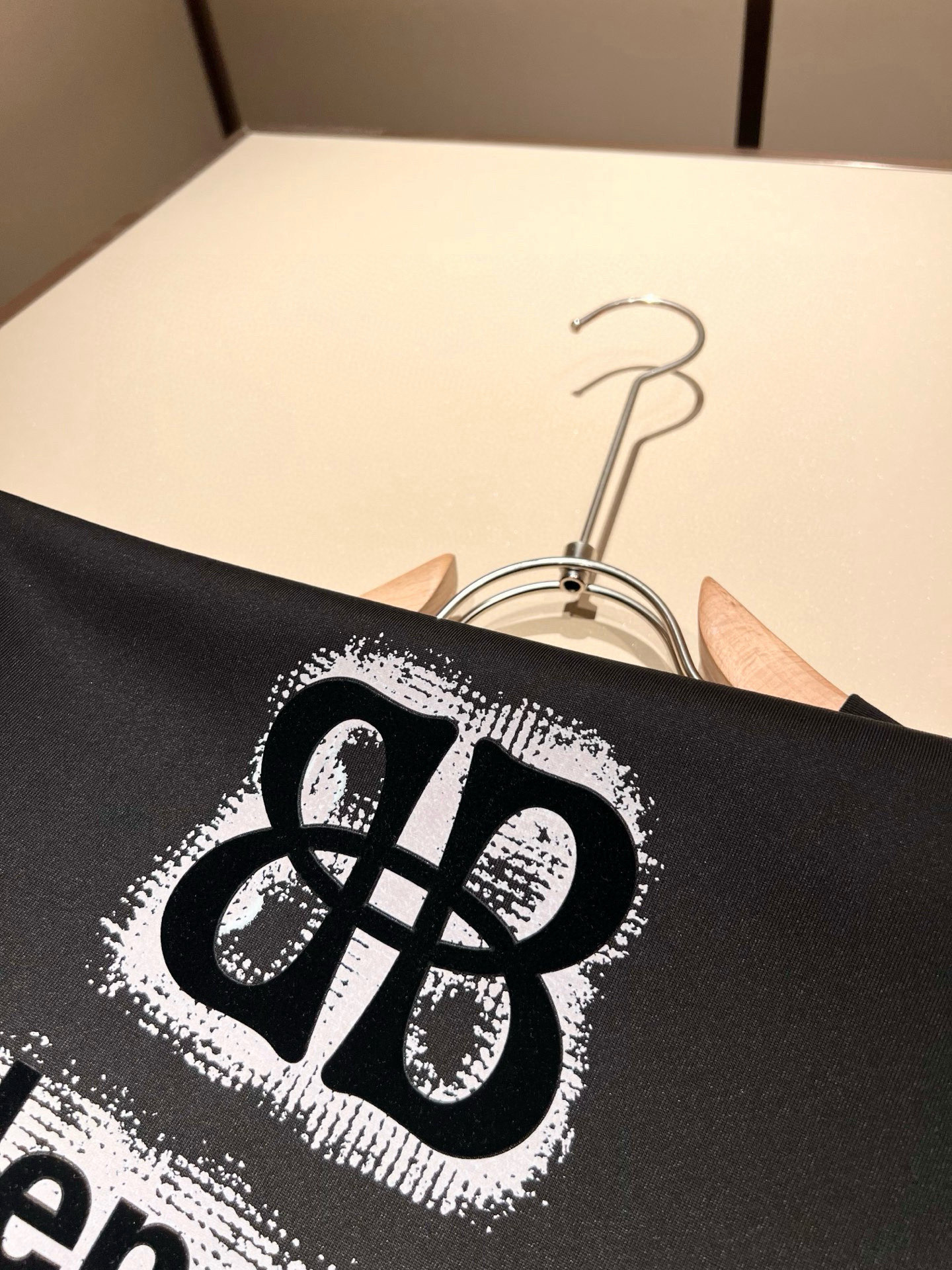 BALENCI*GA巴黎*家 2026春夏新款男女同款👫短袖T恤！走秀图案印花时尚休闲短袖T恤衫！设计l