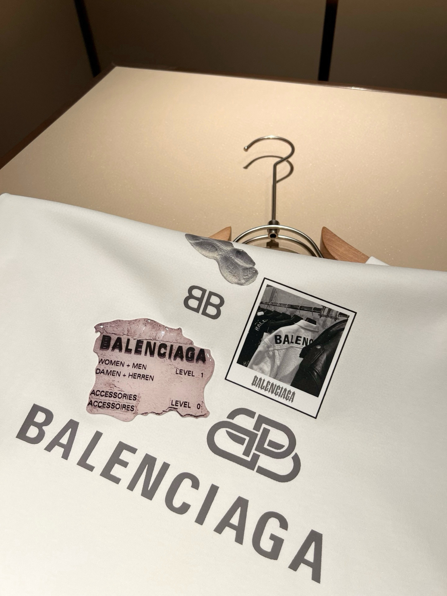 BALENCI*GA巴黎*家 2026春夏新款男女同款👫短袖T恤！走秀图案印花时尚休闲短袖T恤衫！设计l