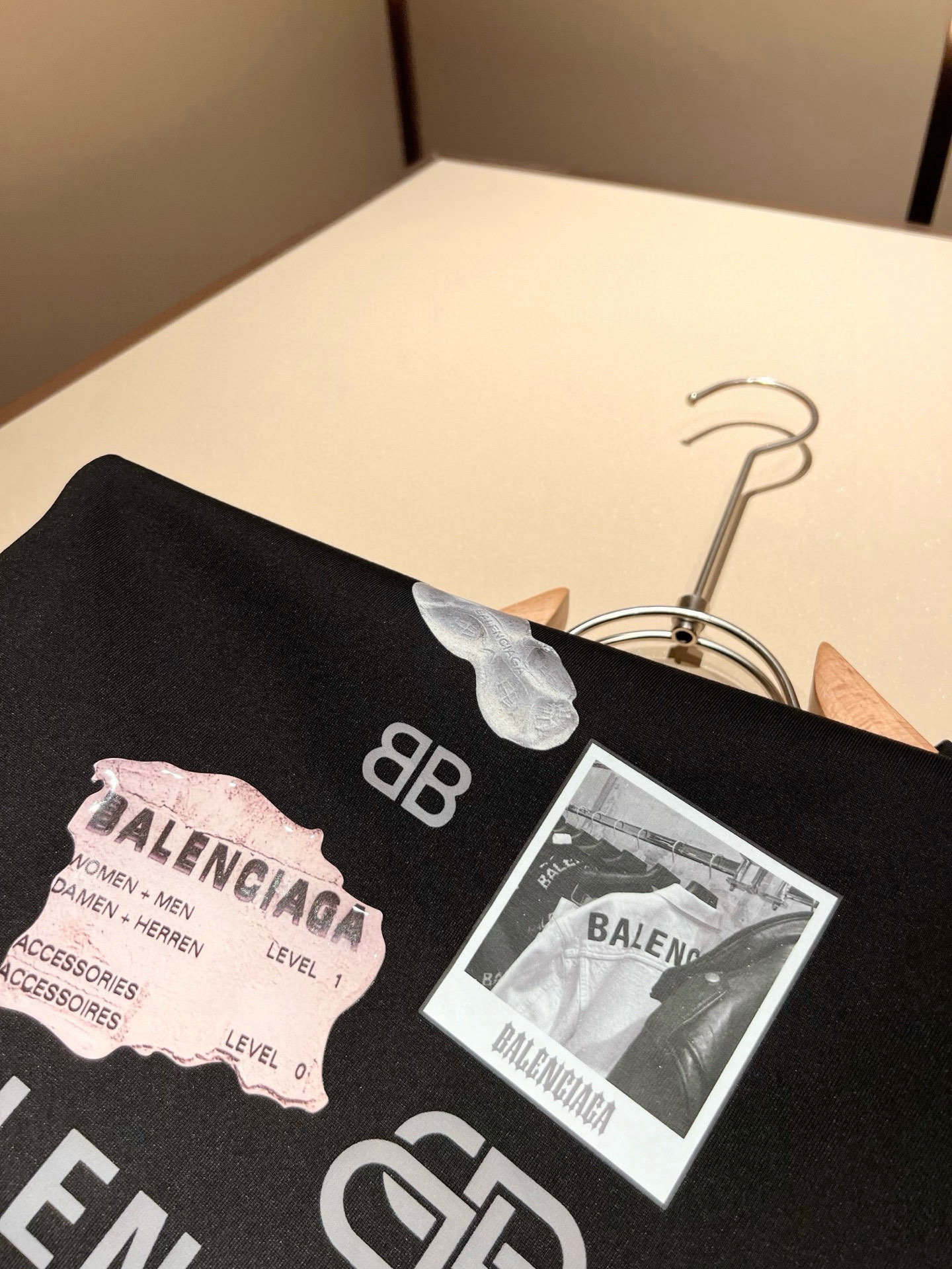 BALENCI*GA巴黎*家 2026春夏新款男女同款👫短袖T恤！走秀图案印花时尚休闲短袖T恤衫！设计l