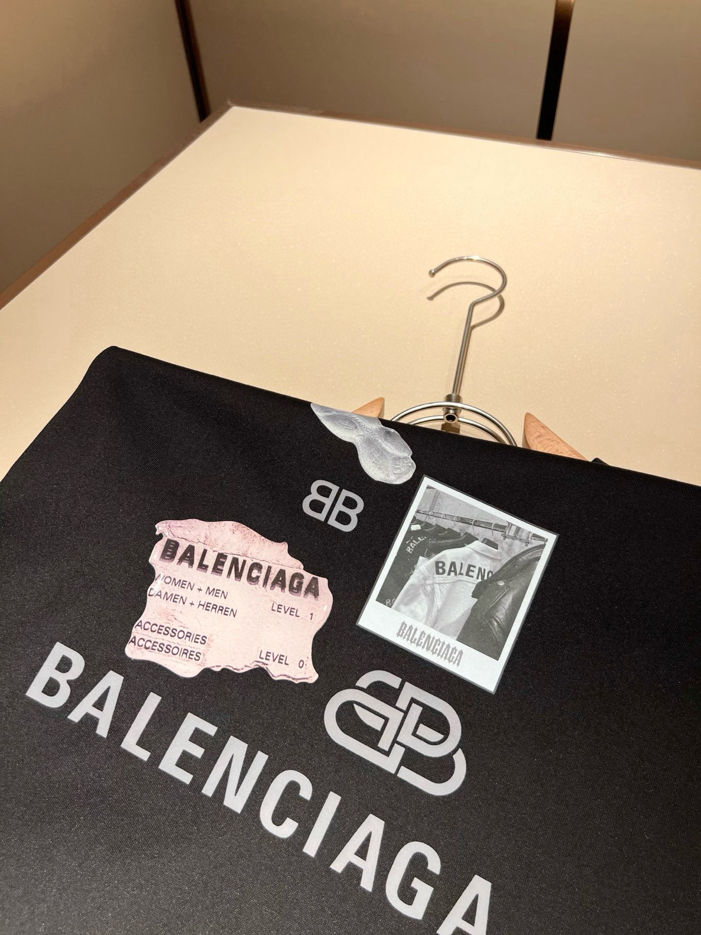 BALENCI*GA巴黎*家 2026春夏新款男女同款👫短袖T恤！走秀图案印花时尚休闲短袖T恤衫！设计l