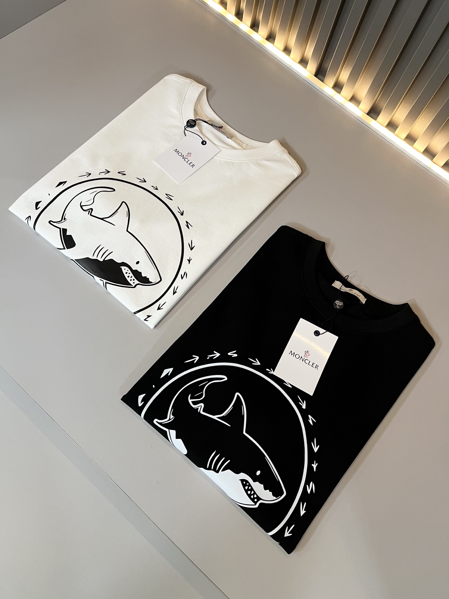 Moncler蒙家 2026春夏最新男女同款👫贸易订单短袖T恤，全品相！！网红款！采用logo图案印花设