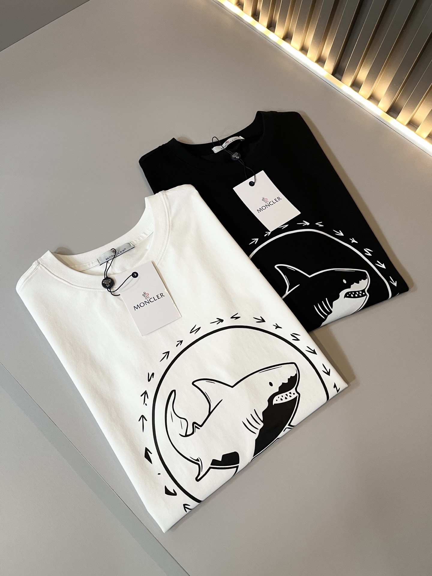 Moncler蒙家 2026春夏最新男女同款👫贸易订单短袖T恤，全品相！！网红款！采用logo图案印花设