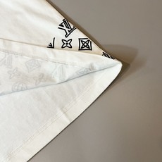 LouisVuitt*路易*登 2026春夏全新系列单品上线,非常时髦前卫的一款男女同款短袖T恤,标识l LouisVuitt*路易*登 2026春夏全新系列单品上线,非常时髦前卫的一款男女同款短袖T恤,标识l