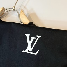 LouisVuitt*路易*登 2026春夏全新系列单品上线,非常时髦前卫的一款男女同款短袖T恤,标识l LouisVuitt*路易*登 2026春夏全新系列单品上线,非常时髦前卫的一款男女同款短袖T恤,标识l