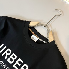 BURBER*Y巴*莉2026春夏新品短袖T恤,重磅来袭,最近比较火热的环保纯棉面料制作而成,高端户外运 BURBER*Y巴*莉2026春夏新品短袖T恤,重磅来袭,最近比较火热的环保纯棉面料制作而成,高端户外运
