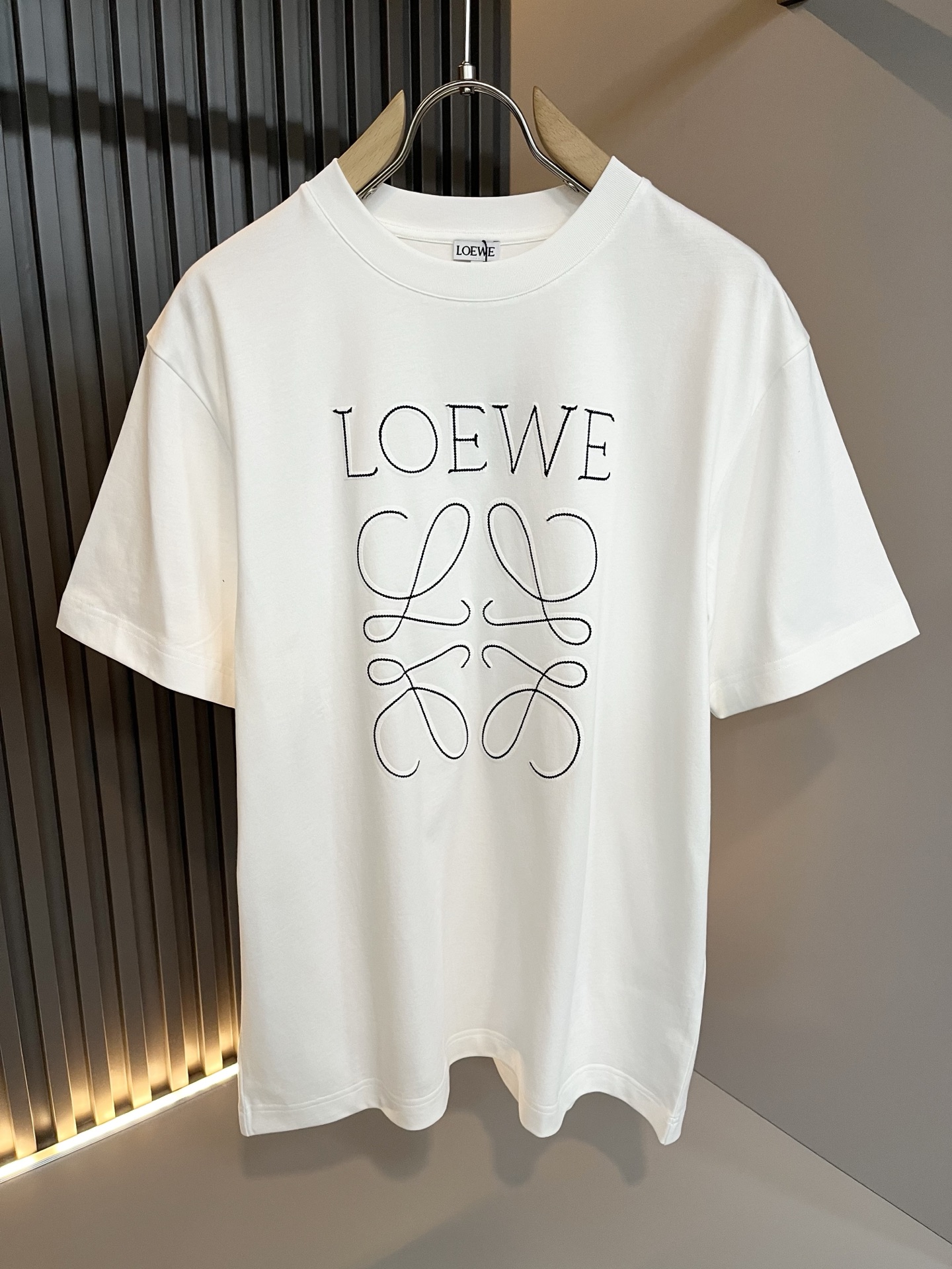 LOE*WE罗*威 2026春夏新款男女同款👫短袖T恤，意大利原厂订单渠道，极具个性高级风，标志logo