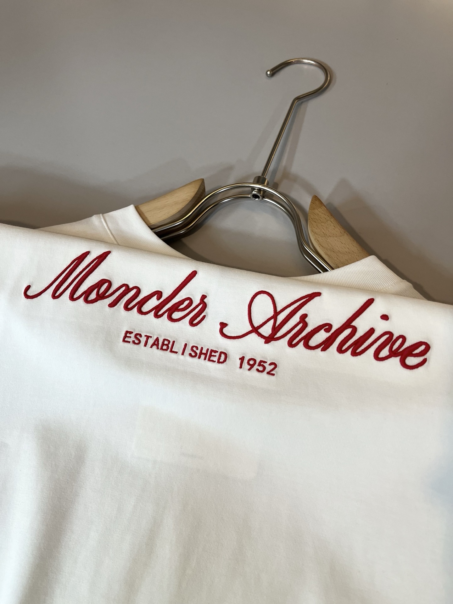 Moncler蒙家 2026春夏最新男女同款👫贸易订单短袖T恤，全品相！！网红款！采用logo图案刺绣设