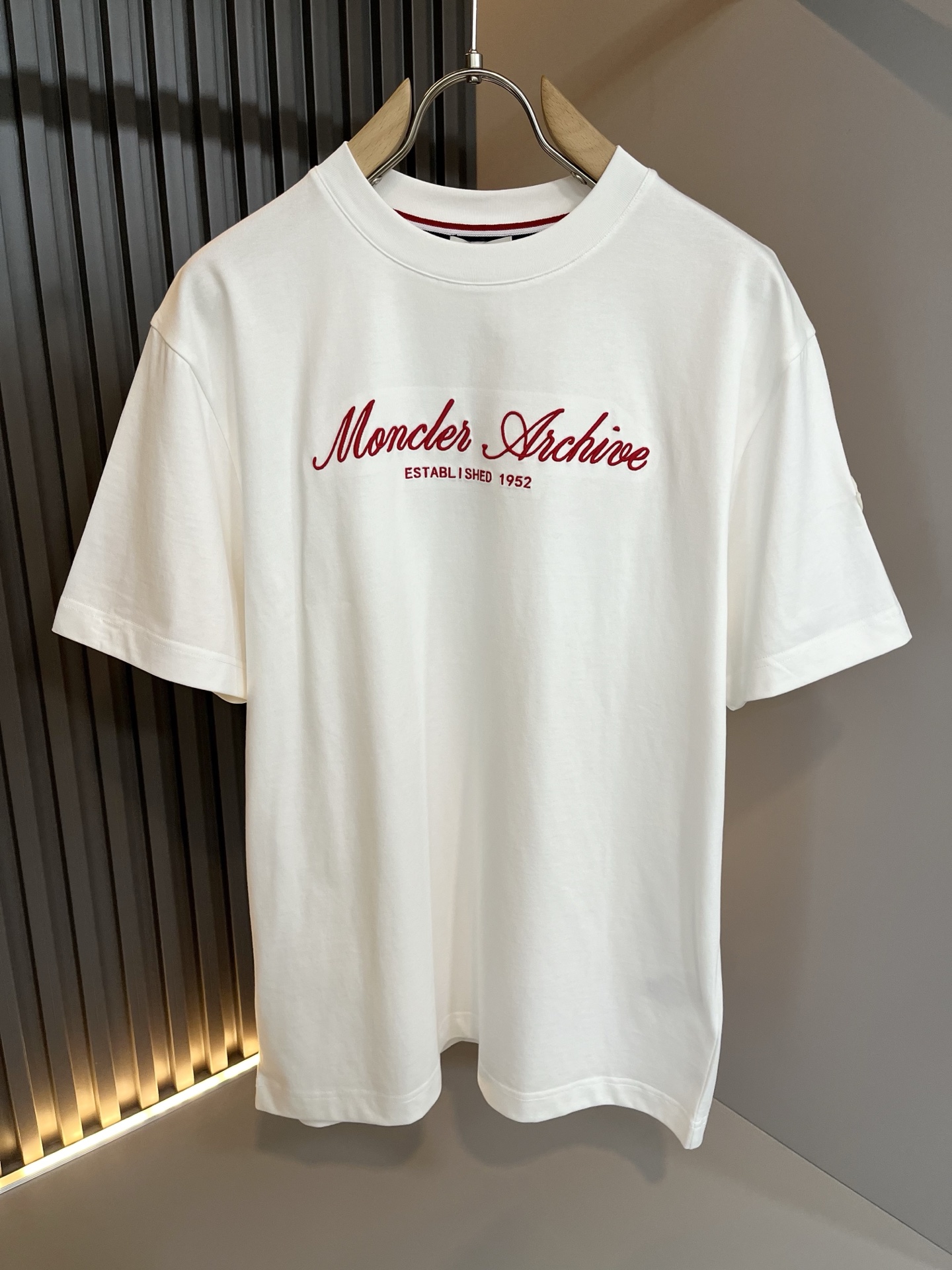 Moncler蒙家 2026春夏最新男女同款👫贸易订单短袖T恤，全品相！！网红款！采用logo图案刺绣设