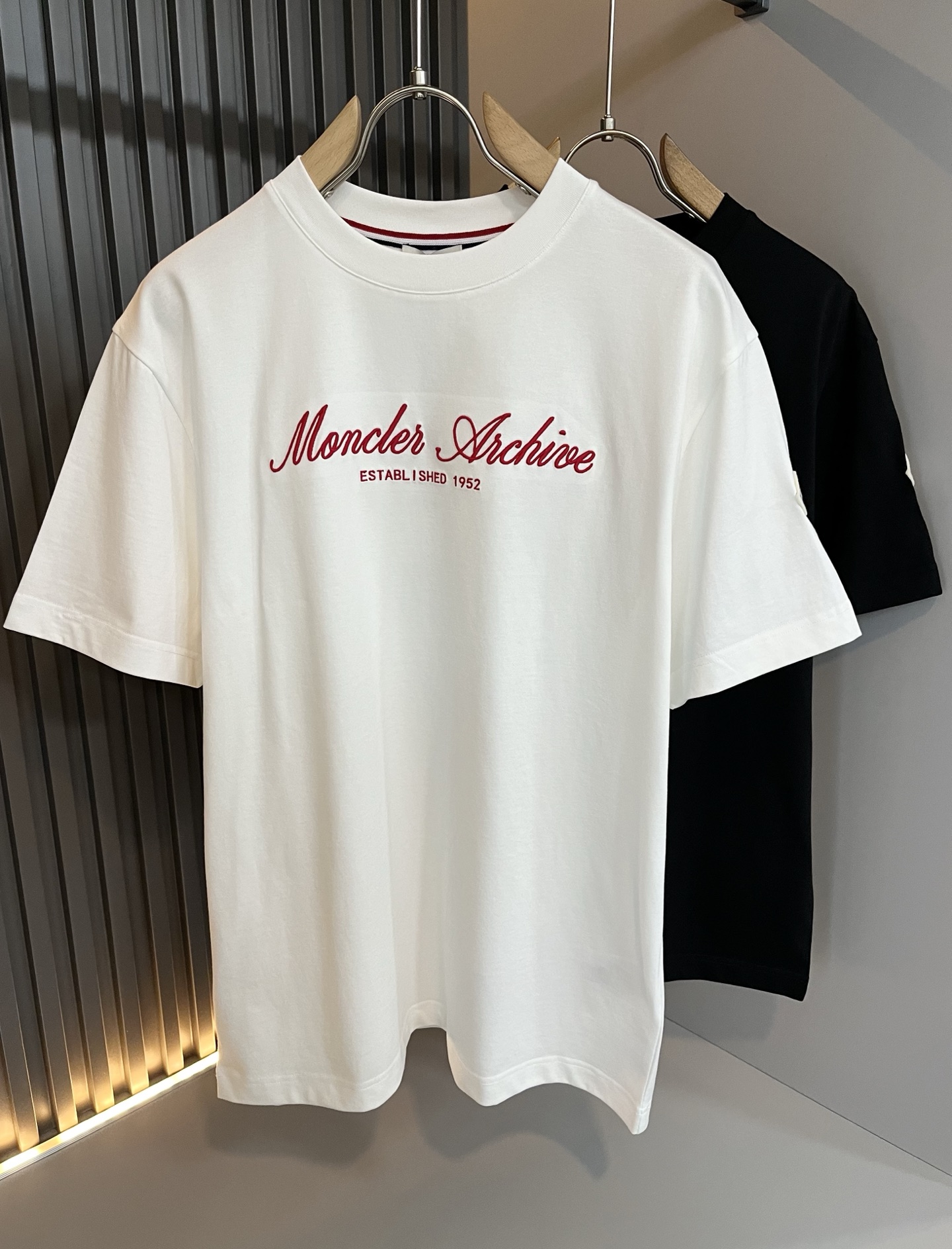 Moncler蒙家 2026春夏最新男女同款👫贸易订单短袖T恤，全品相！！网红款！采用logo图案刺绣设