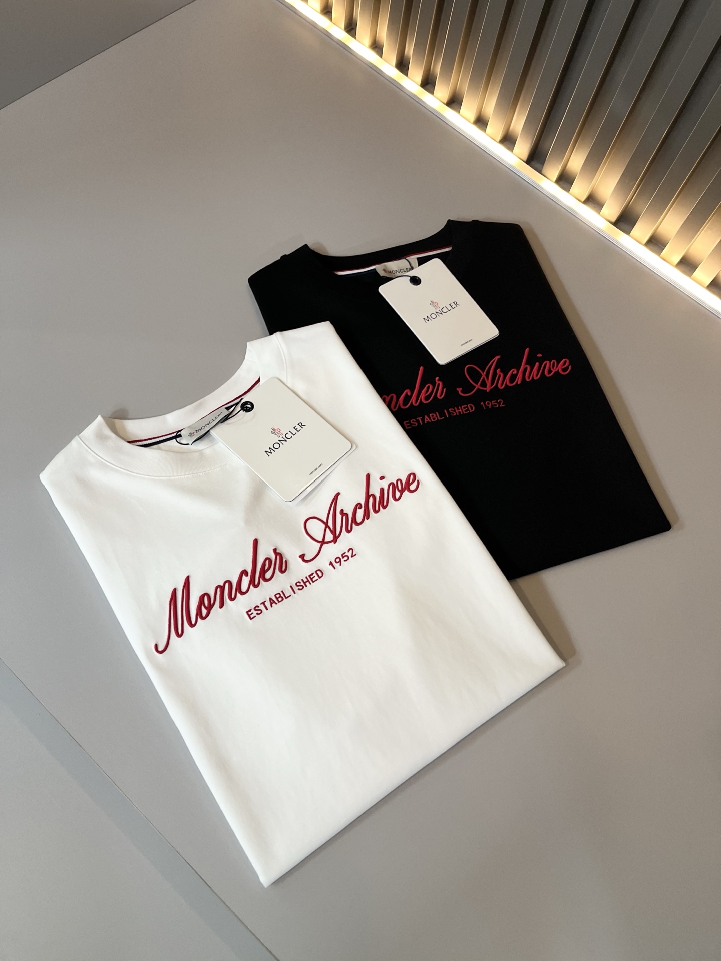 Moncler蒙家 2026春夏最新男女同款👫贸易订单短袖T恤，全品相！！网红款！采用logo图案刺绣设