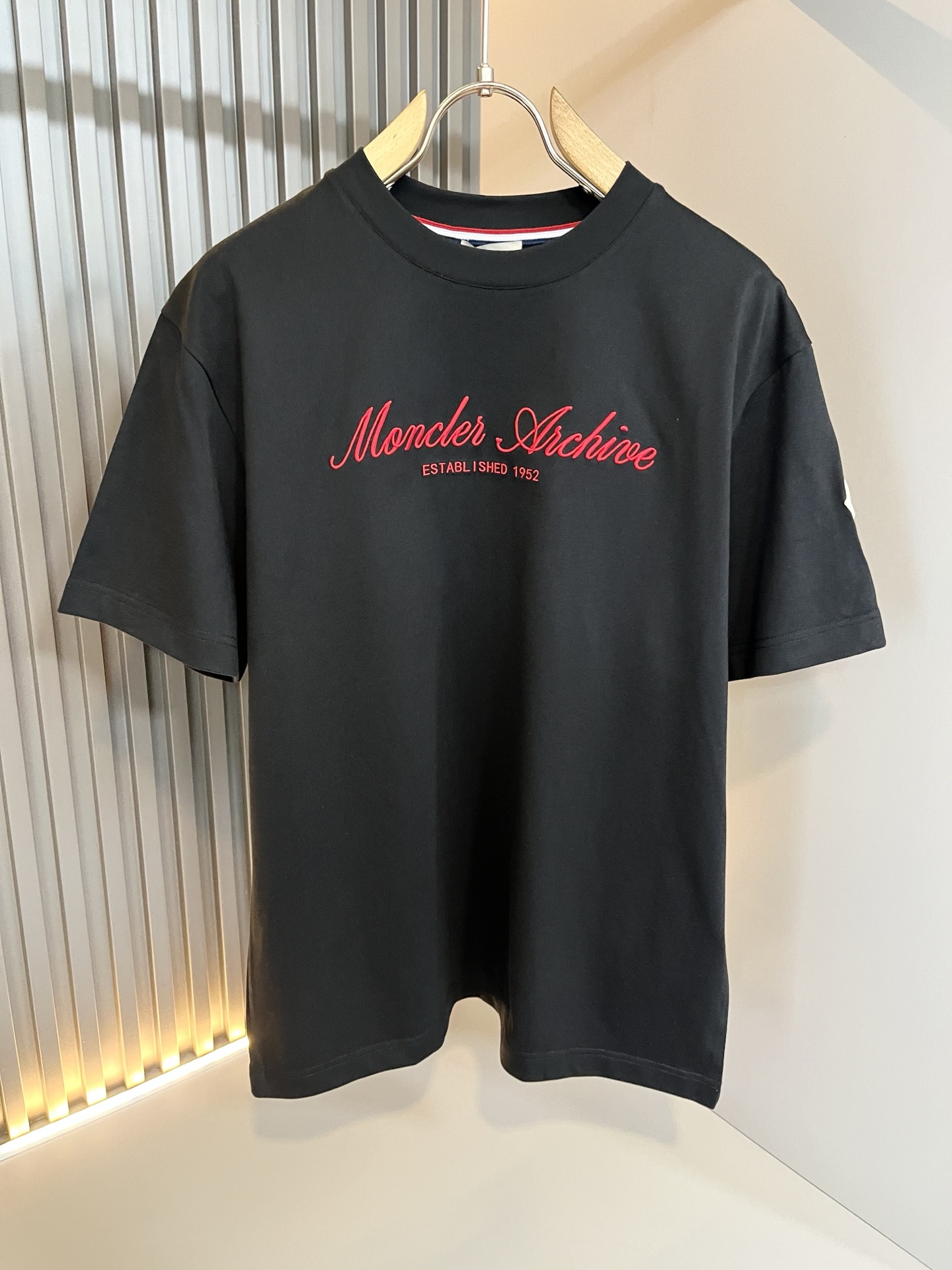 Moncler蒙家 2026春夏最新男女同款👫贸易订单短袖T恤，全品相！！网红款！采用logo图案刺绣设