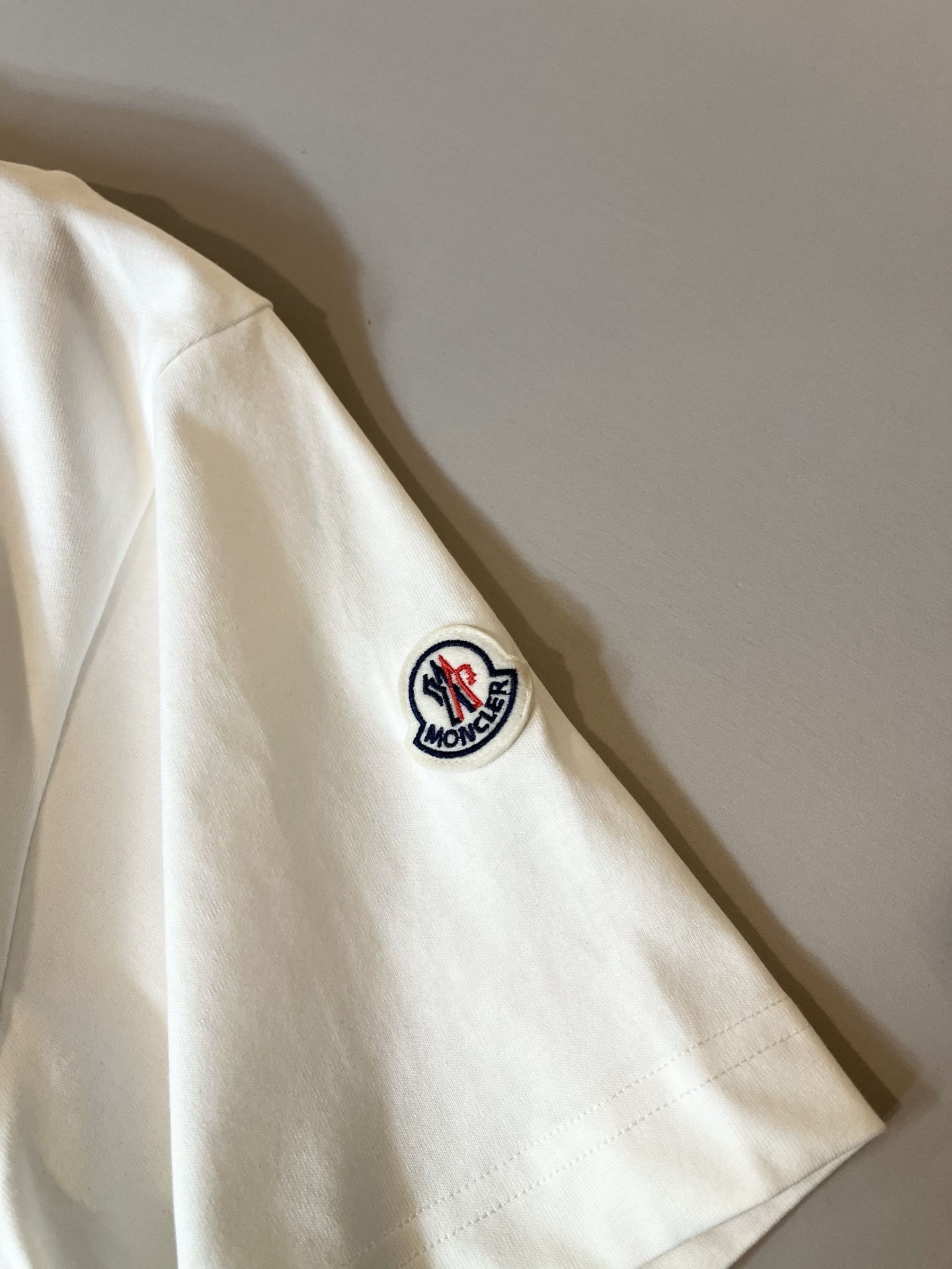 Moncler蒙家 2026春夏最新男女同款👫贸易订单短袖T恤，全品相！！网红款！采用logo图案印花设