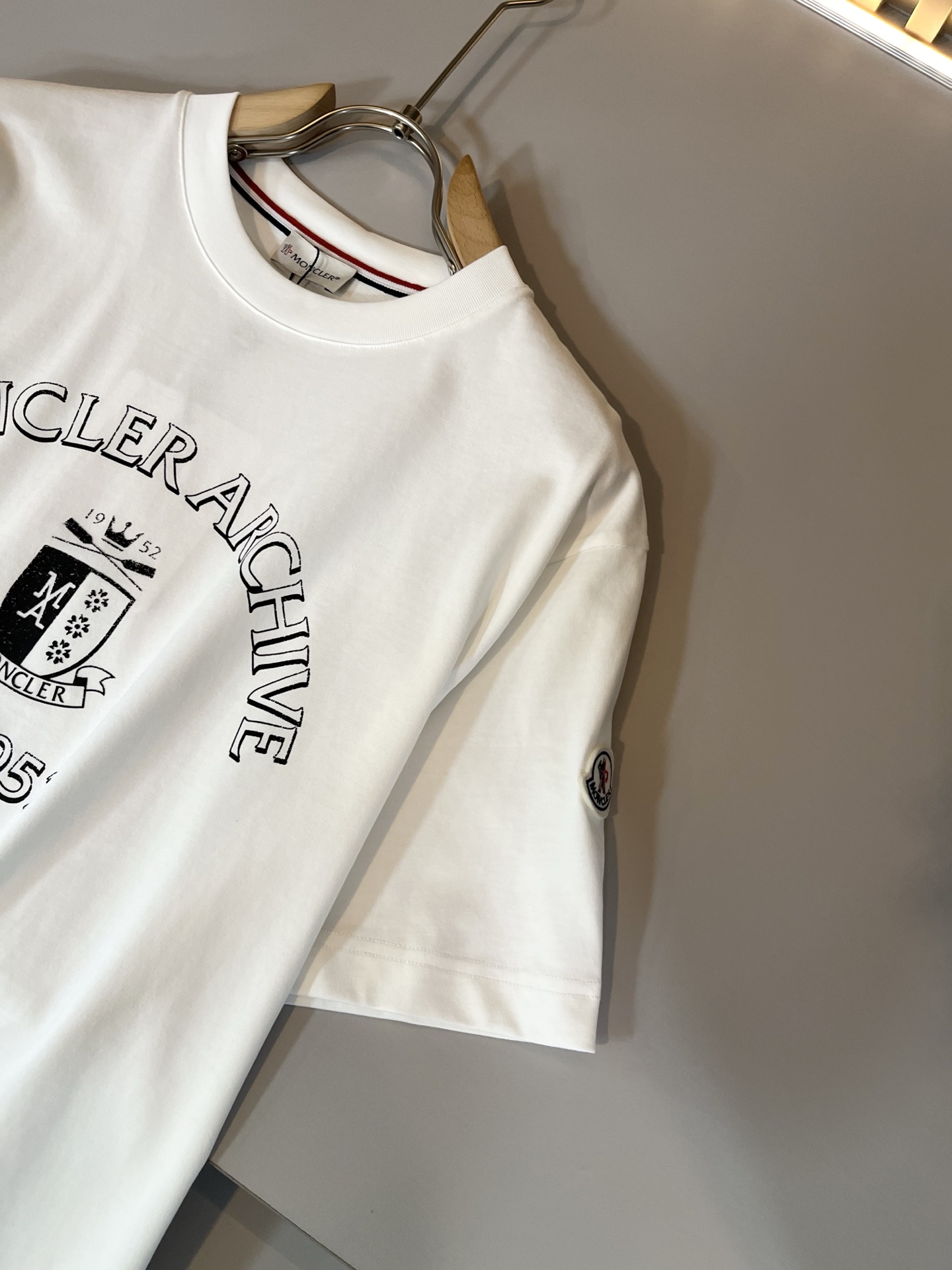 Moncler蒙家 2026春夏最新男女同款👫贸易订单短袖T恤，全品相！！网红款！采用logo图案印花设