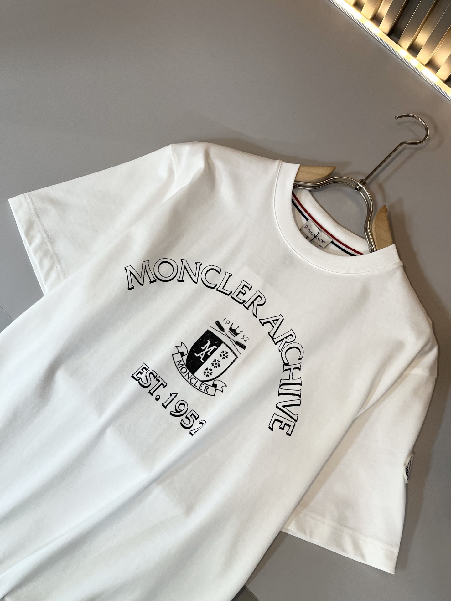 Moncler蒙家 2026春夏最新男女同款👫贸易订单短袖T恤，全品相！！网红款！采用logo图案印花设