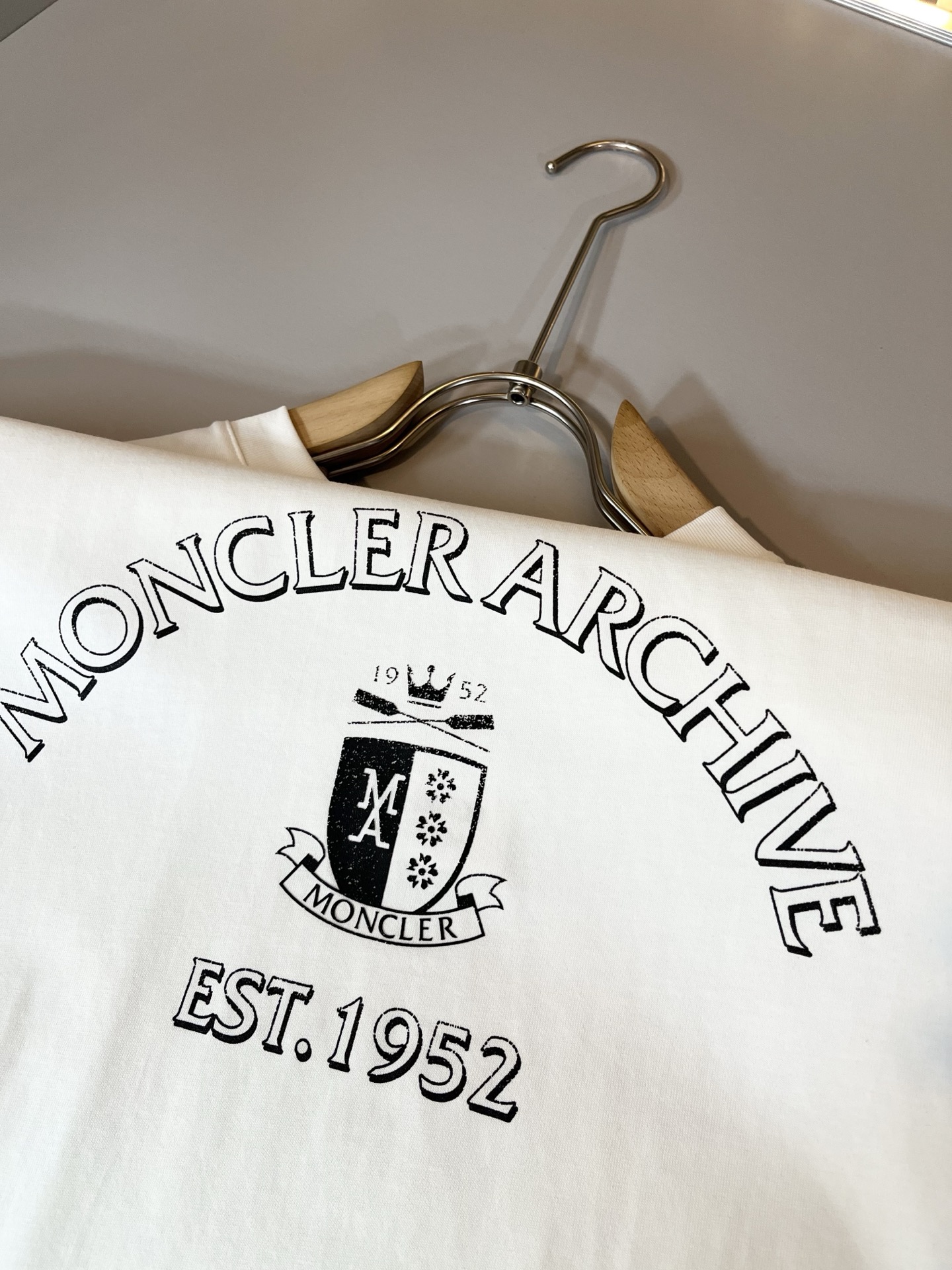 Moncler蒙家 2026春夏最新男女同款👫贸易订单短袖T恤，全品相！！网红款！采用logo图案印花设