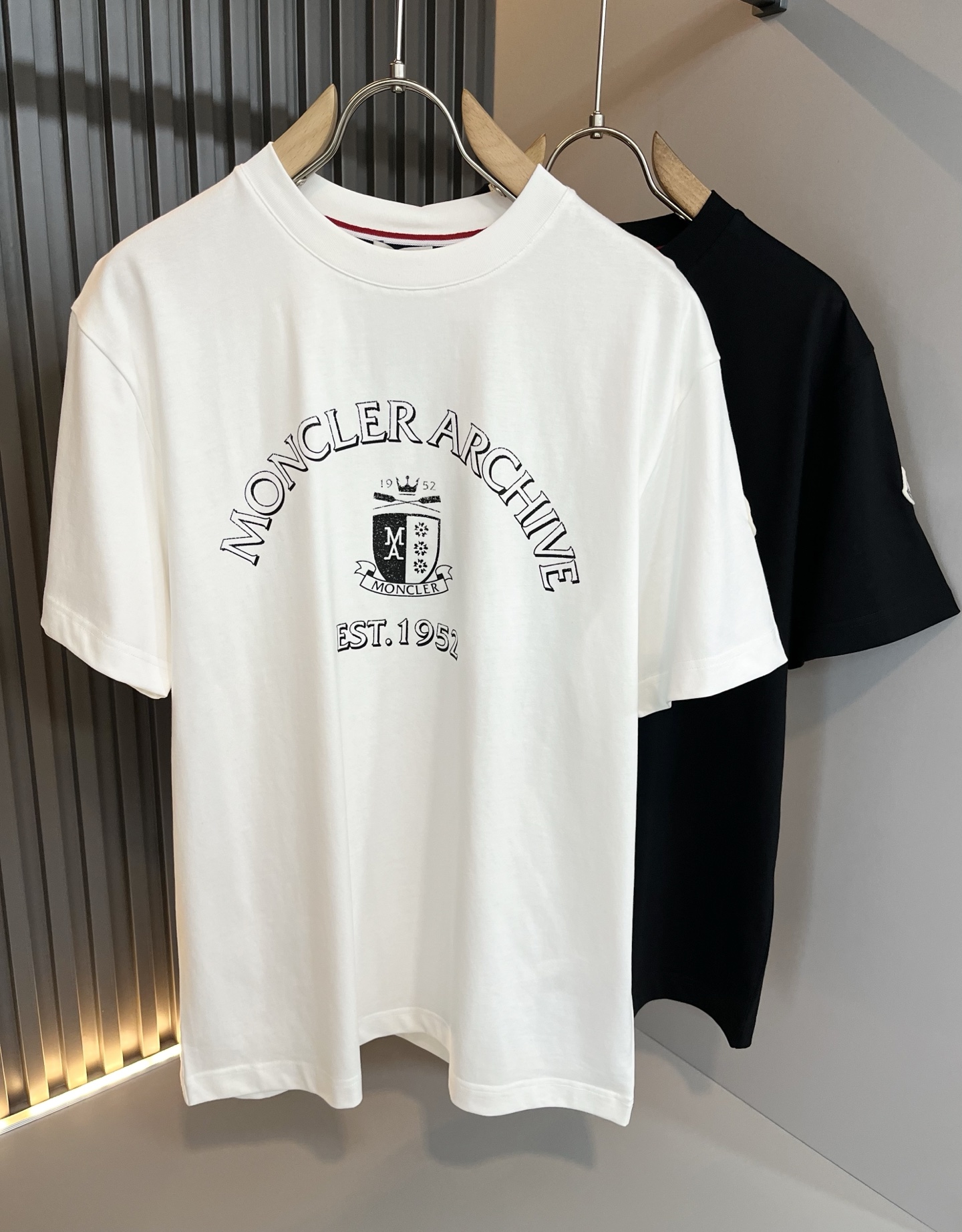 Moncler蒙家 2026春夏最新男女同款👫贸易订单短袖T恤，全品相！！网红款！采用logo图案印花设