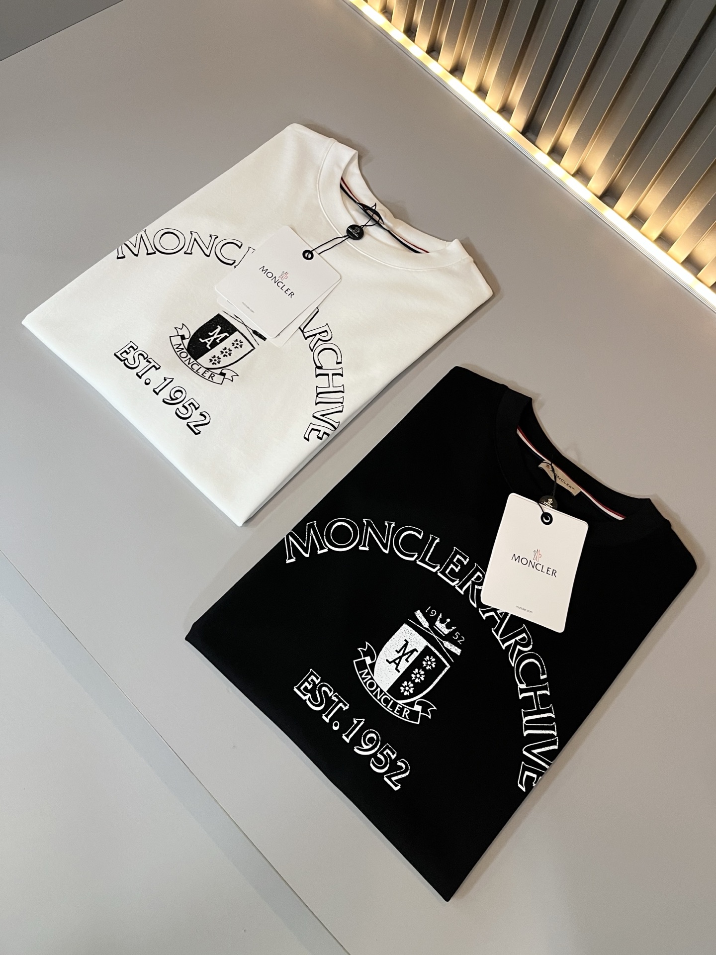 Moncler蒙家 2026春夏最新男女同款👫贸易订单短袖T恤，全品相！！网红款！采用logo图案印花设