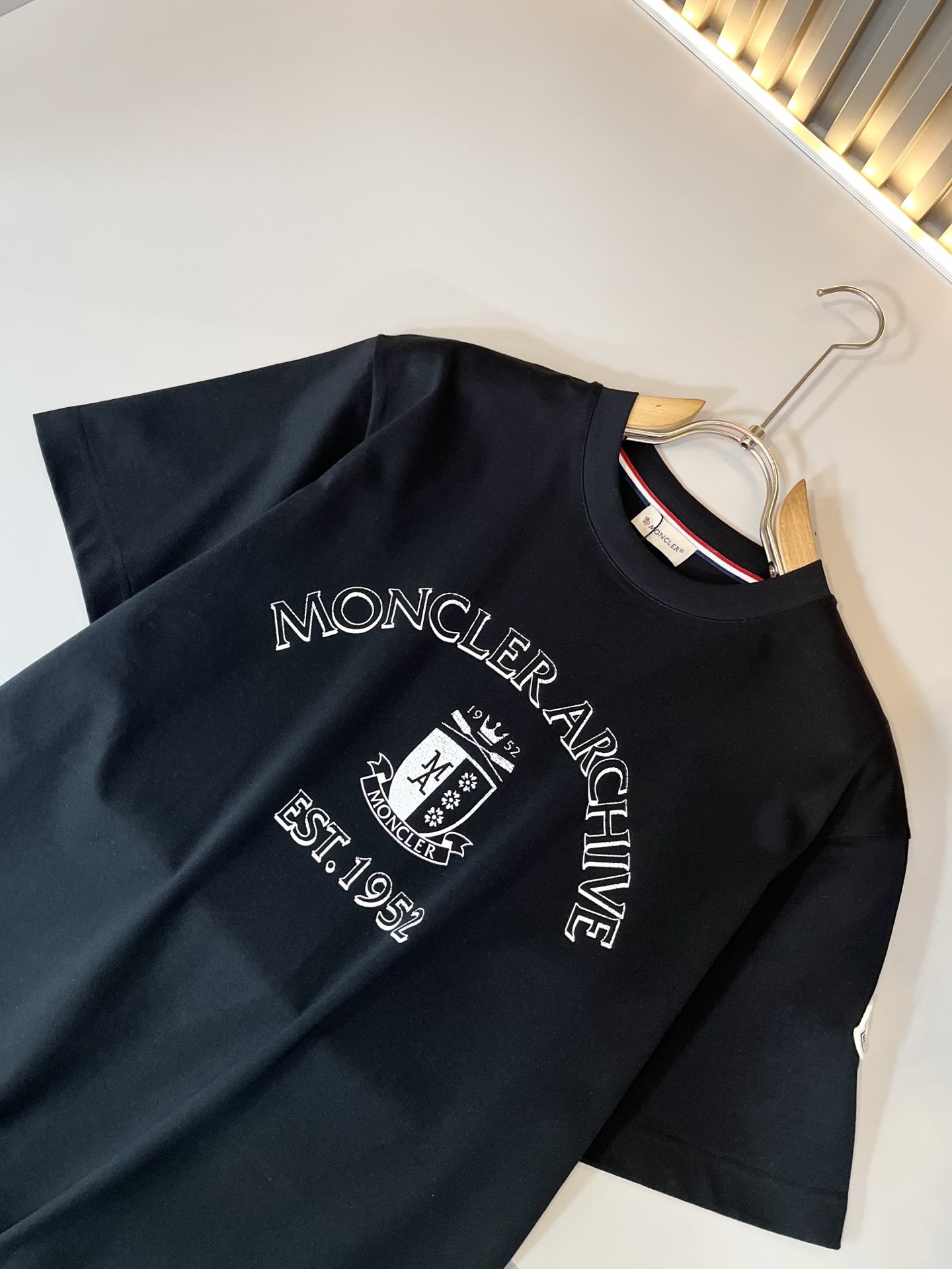 Moncler蒙家 2026春夏最新男女同款👫贸易订单短袖T恤，全品相！！网红款！采用logo图案印花设