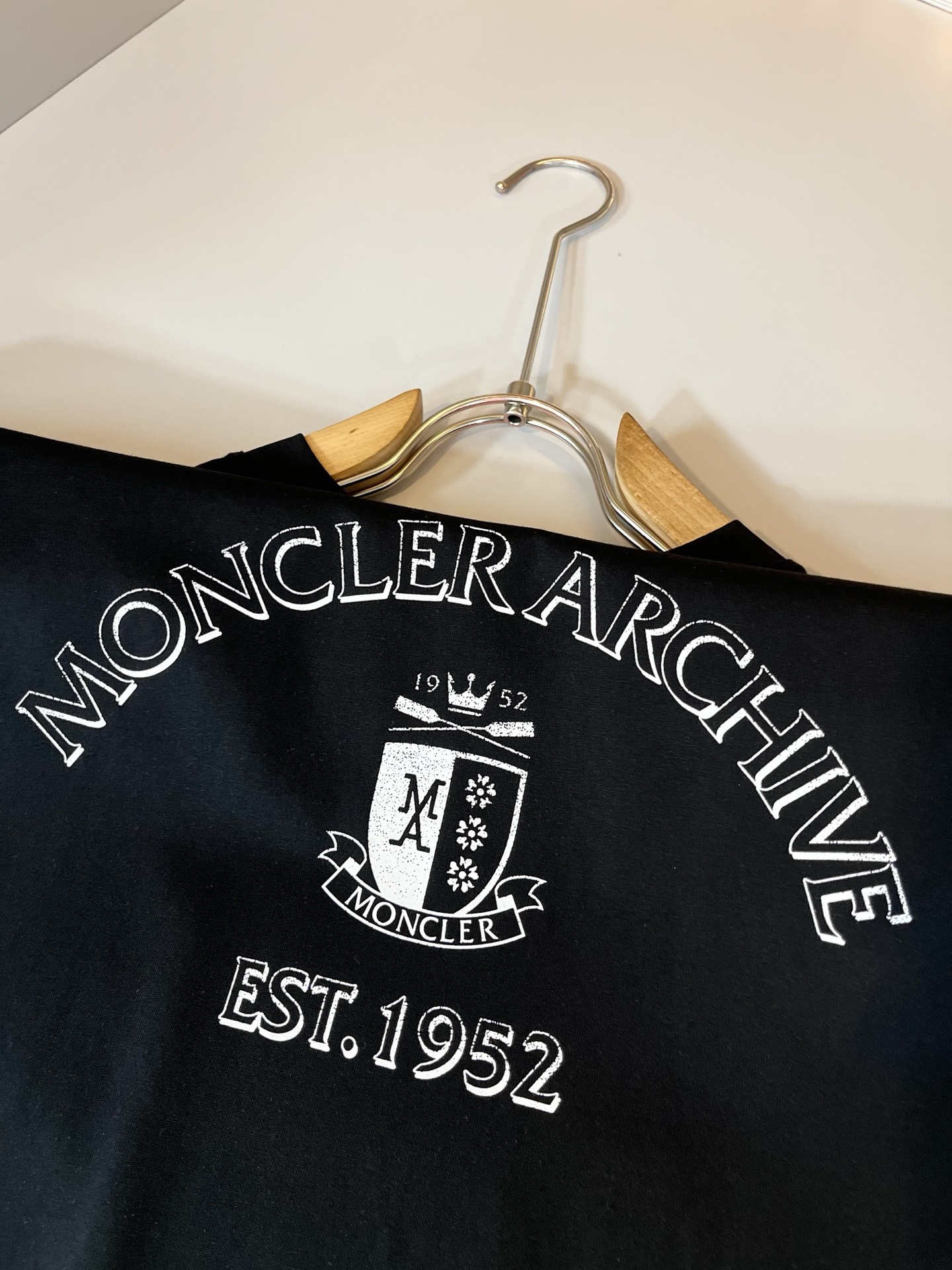 Moncler蒙家 2026春夏最新男女同款👫贸易订单短袖T恤，全品相！！网红款！采用logo图案印花设