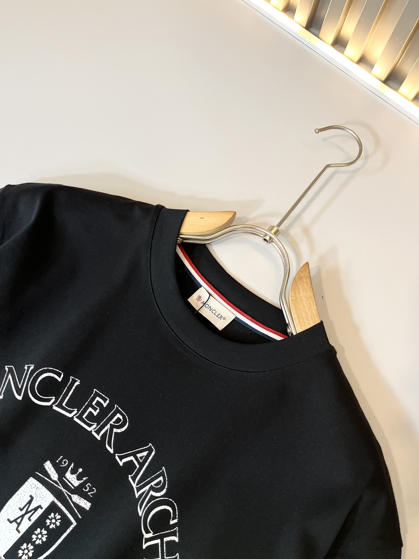 Moncler蒙家 2026春夏最新男女同款👫贸易订单短袖T恤，全品相！！网红款！采用logo图案印花设