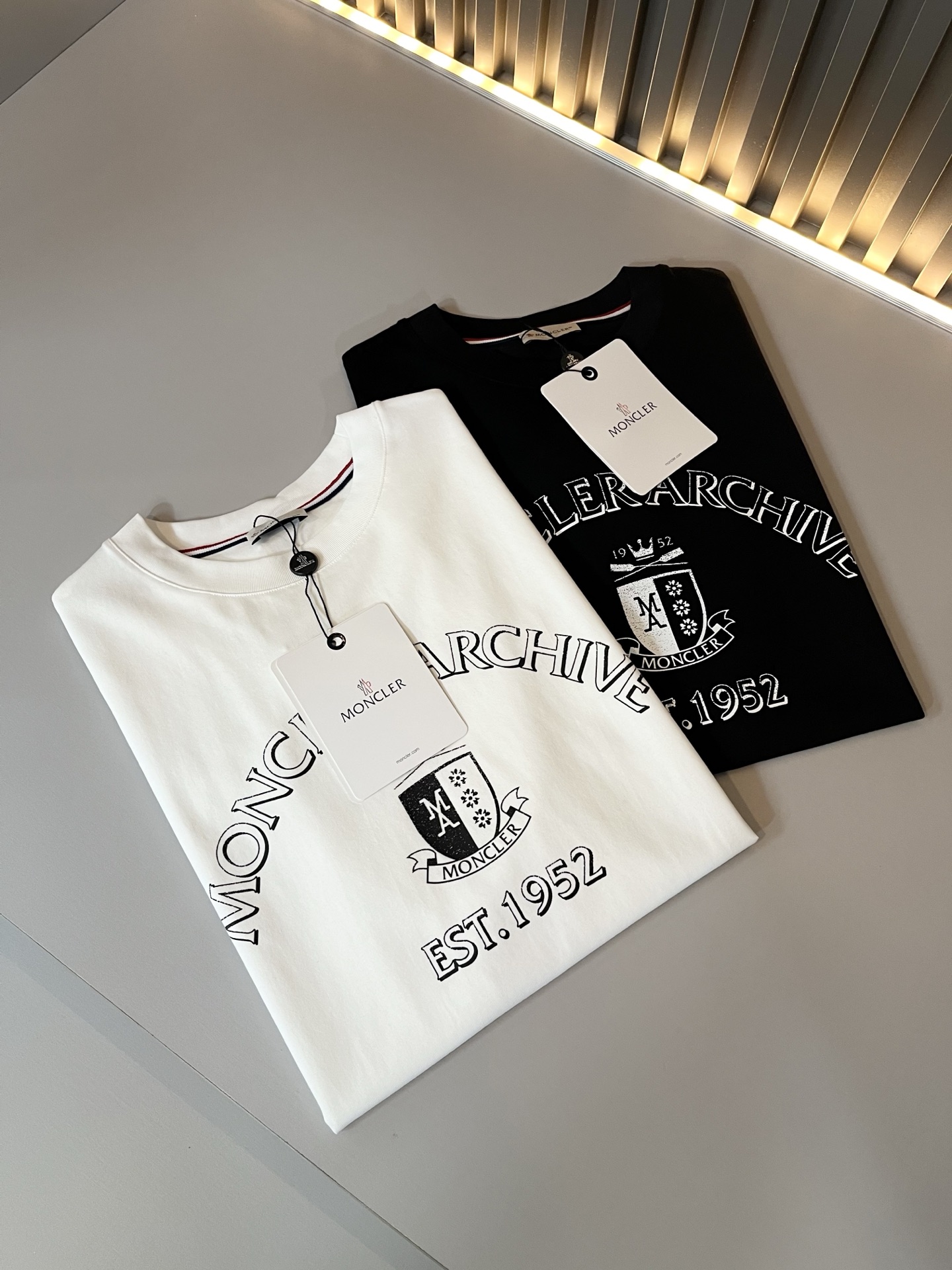 Moncler蒙家 2026春夏最新男女同款👫贸易订单短袖T恤，全品相！！网红款！采用logo图案印花设