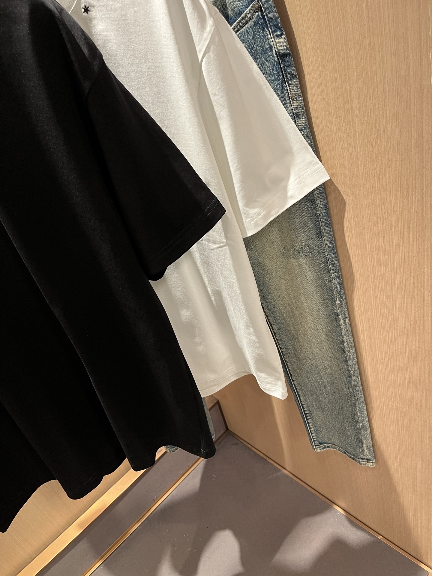 Giv*chy/纪*希2026春夏新款男女同款👫短袖T恤，主创时尚注入了全新时尚能量。通过探索各种题材和