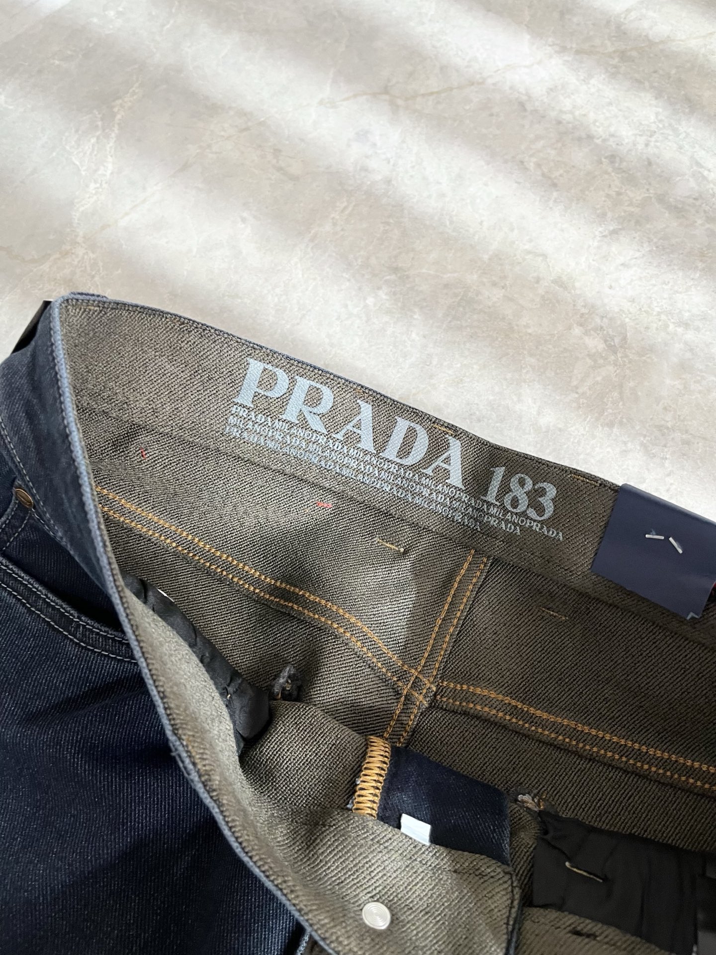 PRA*DA 普拉达 2026春夏新品发售！牛仔高级百搭实用主义不哗众取宠！港澳台地区限定款！！立体裁剪