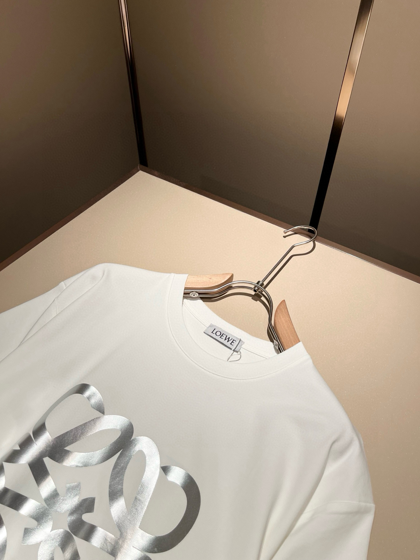 LOE*WE罗*威 2026春夏新款男女同款👫短袖T恤，意大利原厂订单渠道，极具个性高级风，标志logo