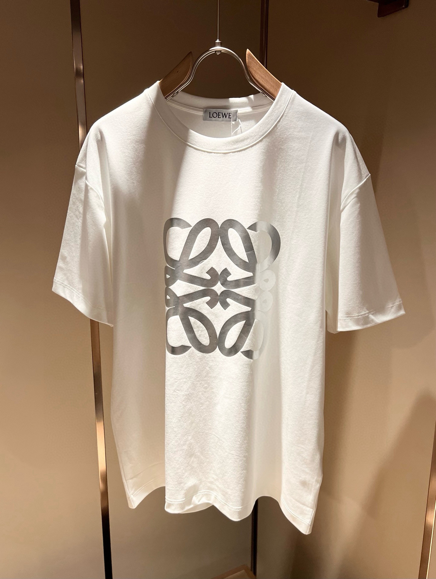 LOE*WE罗*威 2026春夏新款男女同款👫短袖T恤，意大利原厂订单渠道，极具个性高级风，标志logo