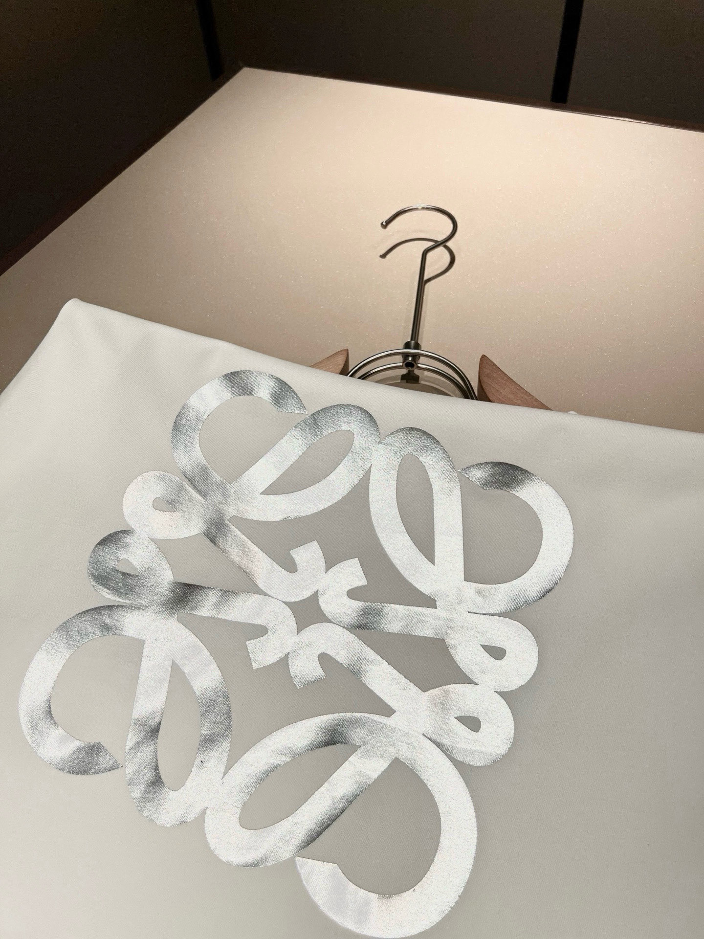 LOE*WE罗*威 2026春夏新款男女同款👫短袖T恤，意大利原厂订单渠道，极具个性高级风，标志logo