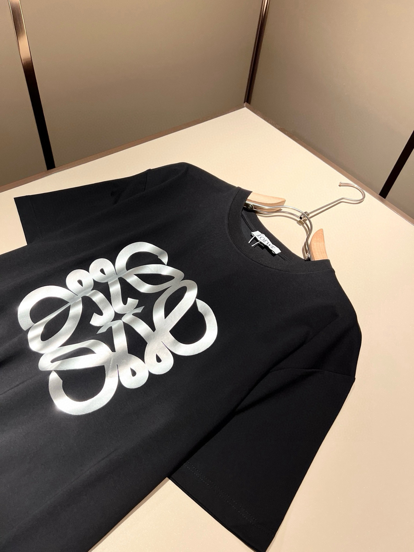 LOE*WE罗*威 2026春夏新款男女同款👫短袖T恤，意大利原厂订单渠道，极具个性高级风，标志logo