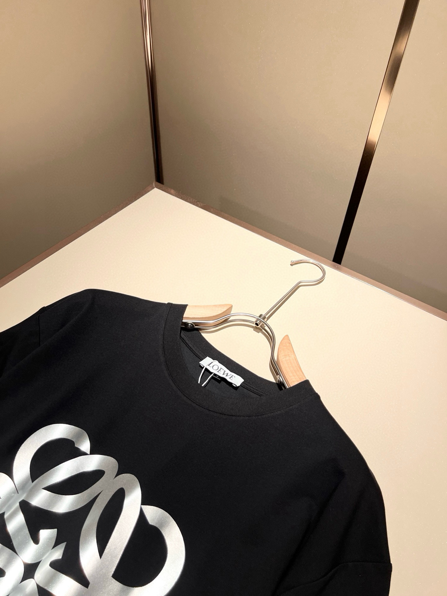 LOE*WE罗*威 2026春夏新款男女同款👫短袖T恤，意大利原厂订单渠道，极具个性高级风，标志logo