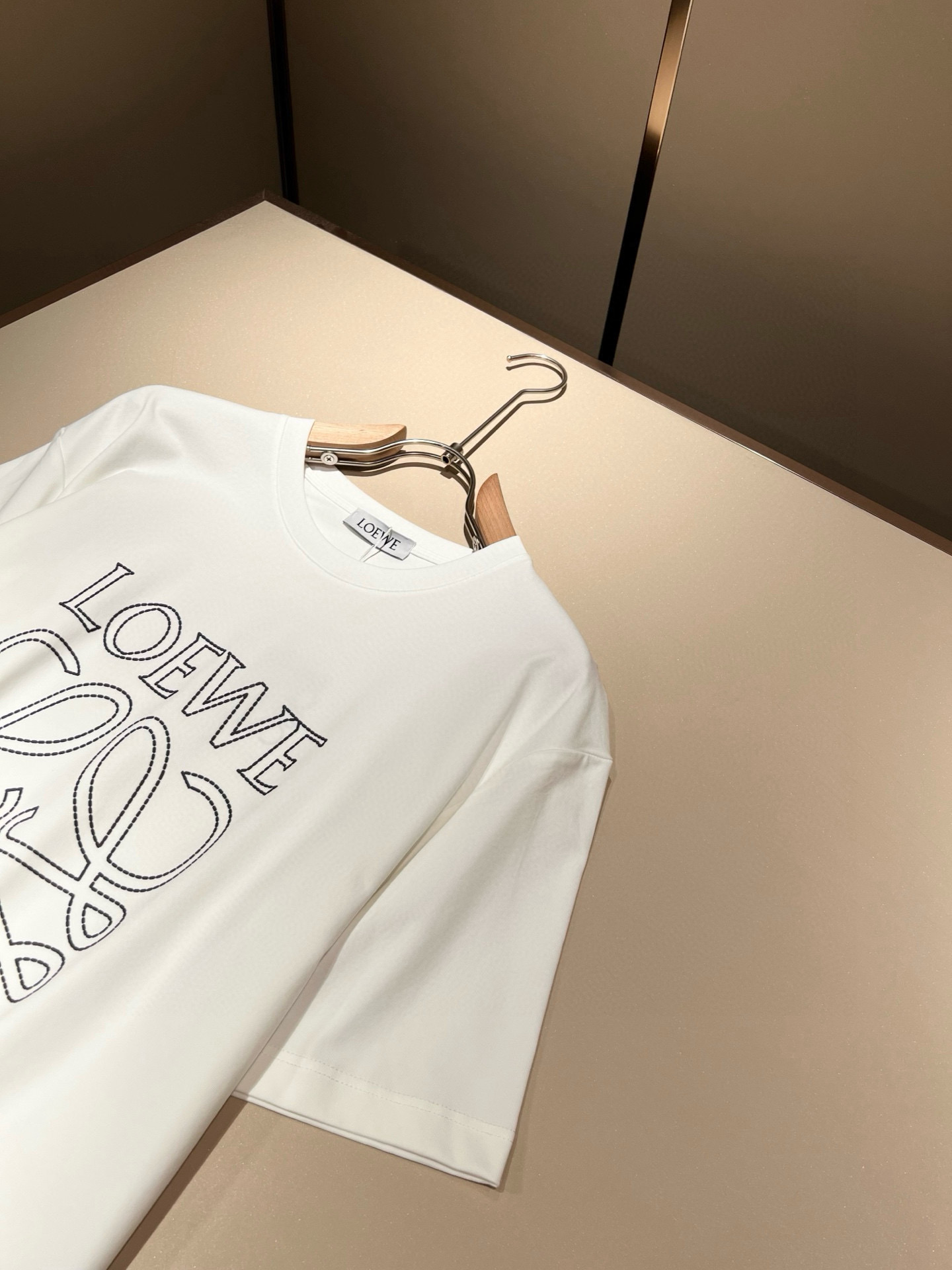 LOE*WE罗*威 2026春夏新款男女同款👫短袖T恤，意大利原厂订单渠道，极具个性高级风，标志logo