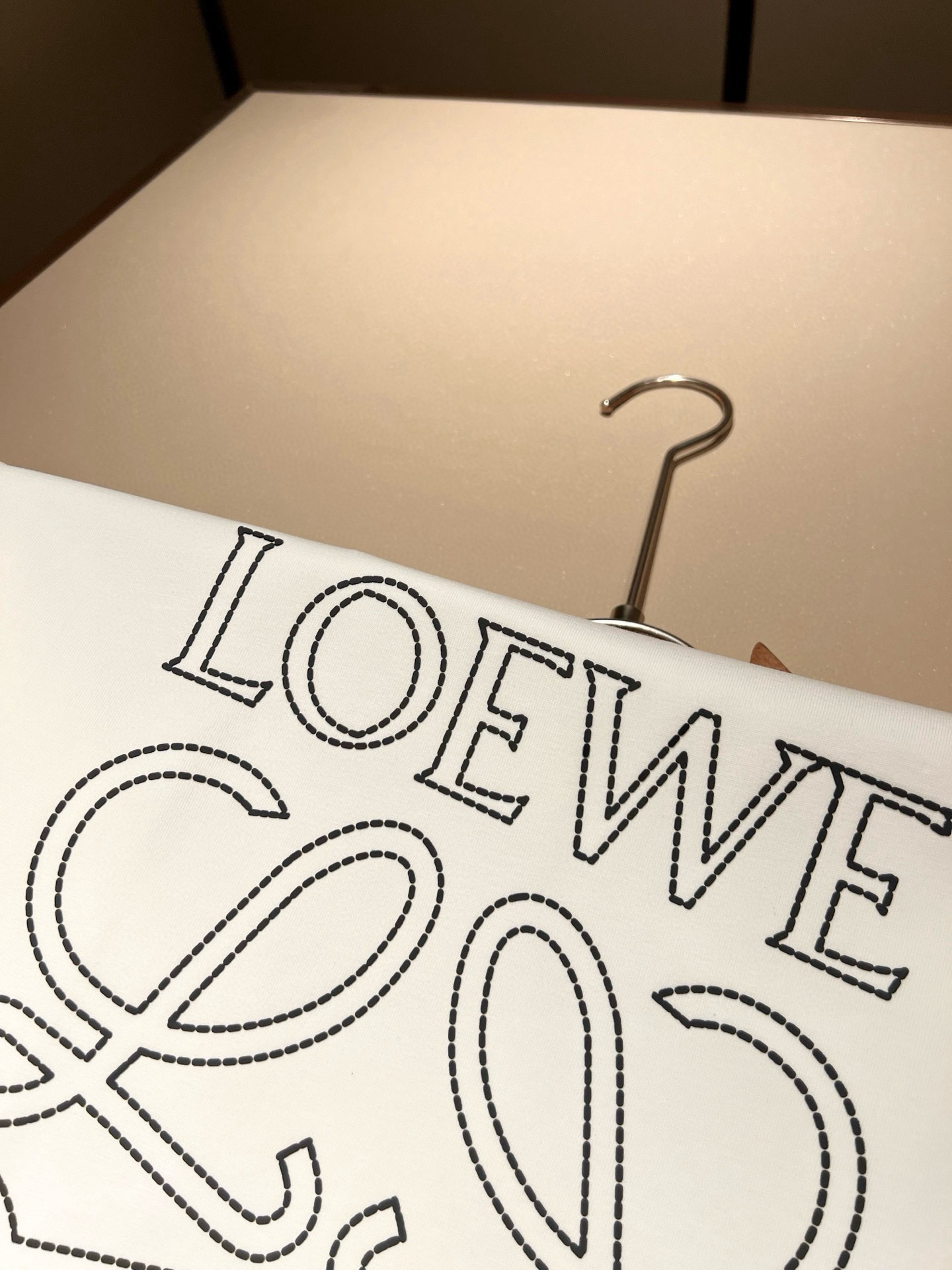 LOE*WE罗*威 2026春夏新款男女同款👫短袖T恤，意大利原厂订单渠道，极具个性高级风，标志logo