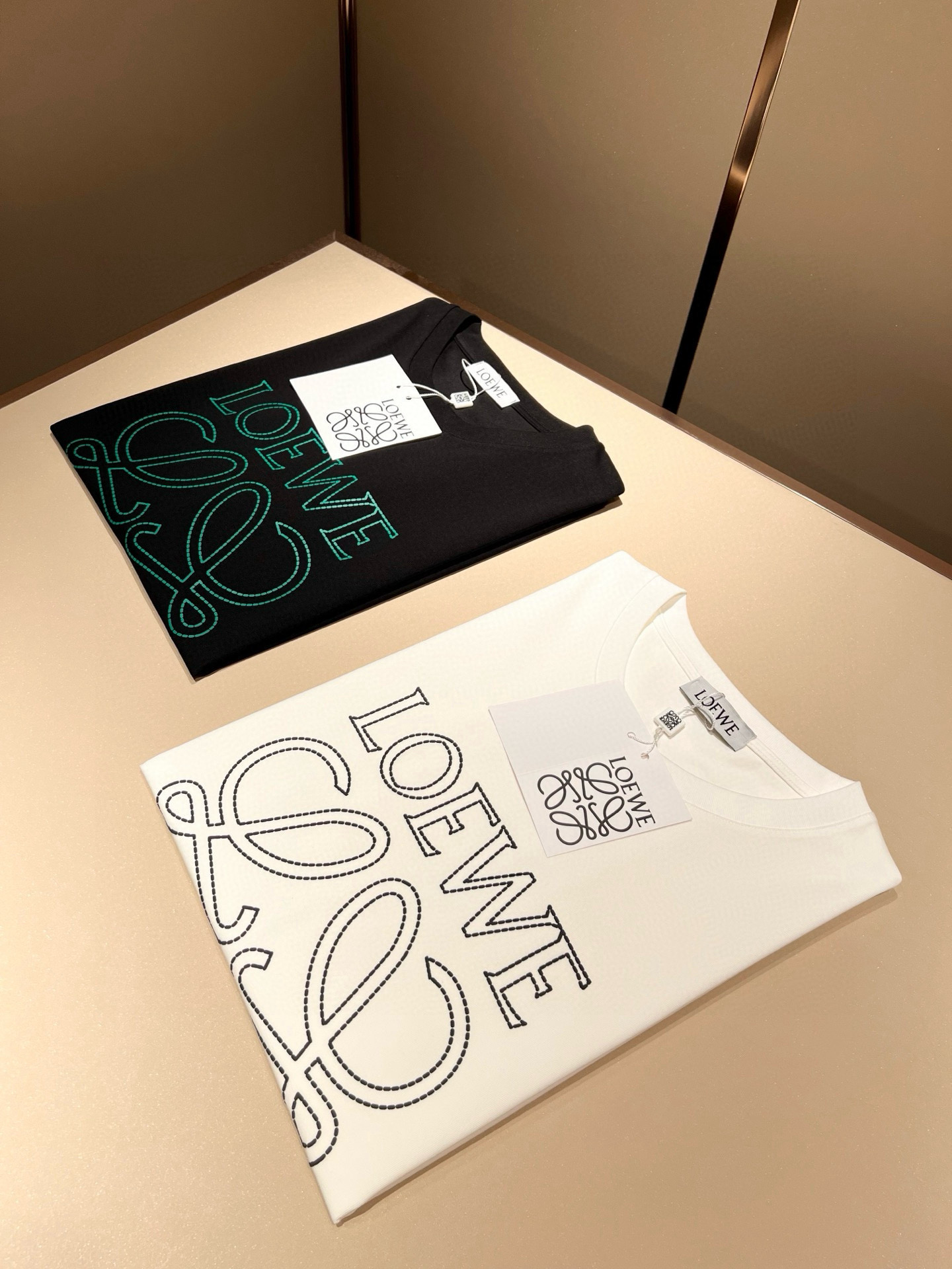 LOE*WE罗*威 2026春夏新款男女同款👫短袖T恤，意大利原厂订单渠道，极具个性高级风，标志logo