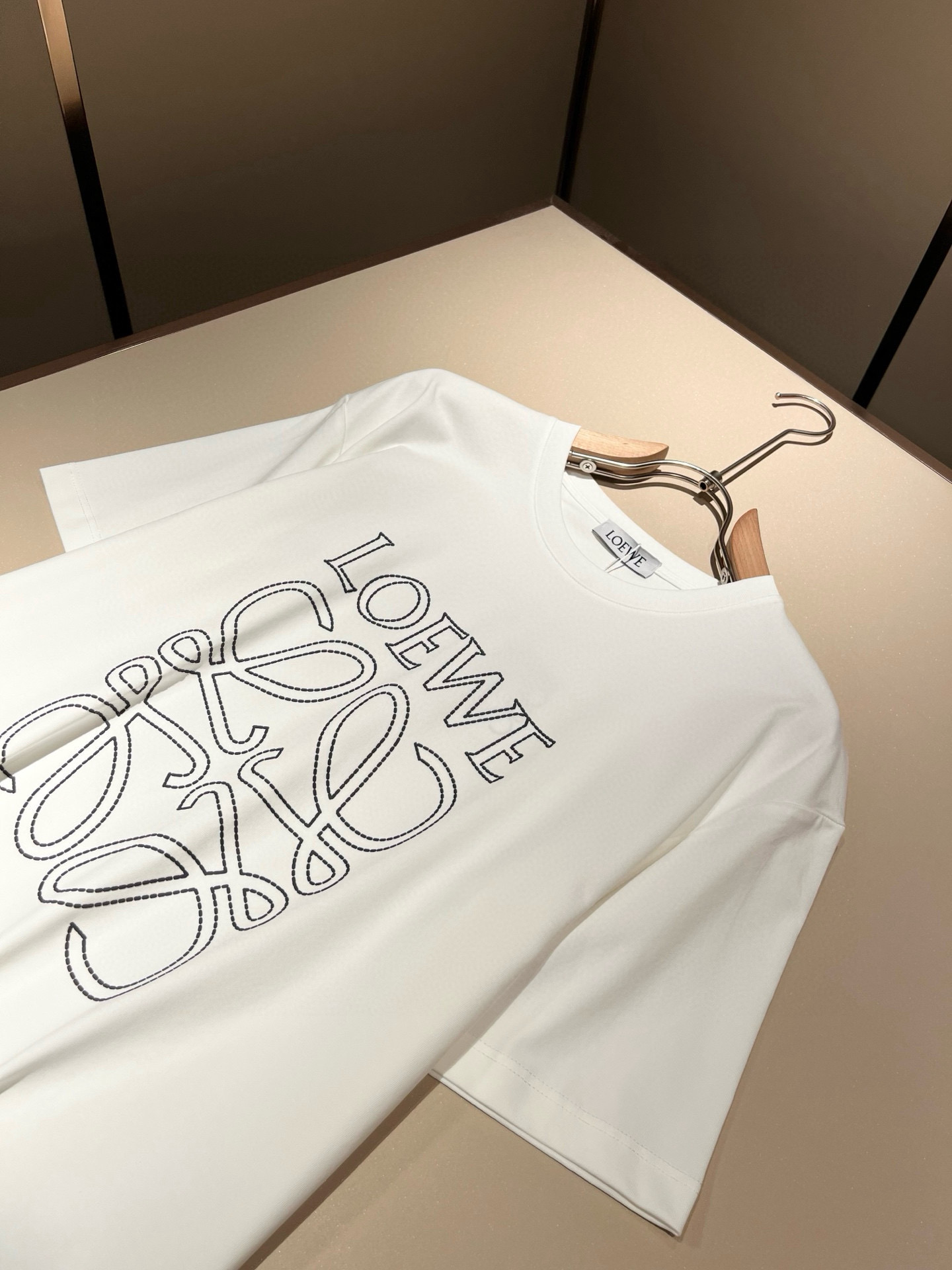 LOE*WE罗*威 2026春夏新款男女同款👫短袖T恤，意大利原厂订单渠道，极具个性高级风，标志logo