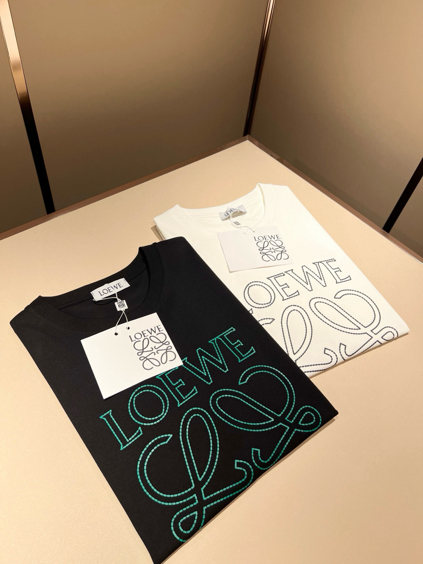 LOE*WE罗*威 2026春夏新款男女同款👫短袖T恤，意大利原厂订单渠道，极具个性高级风，标志logo