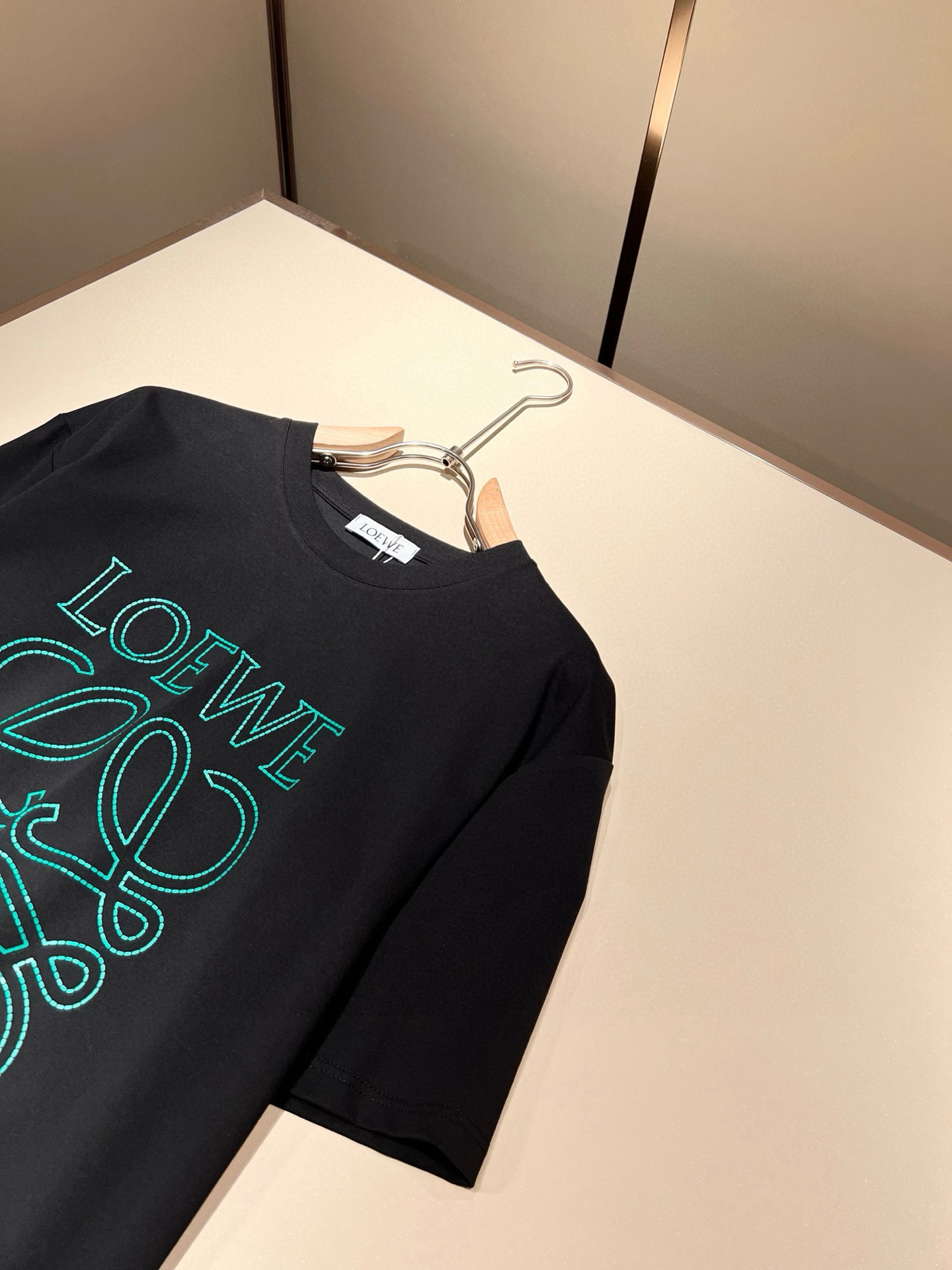LOE*WE罗*威 2026春夏新款男女同款👫短袖T恤，意大利原厂订单渠道，极具个性高级风，标志logo