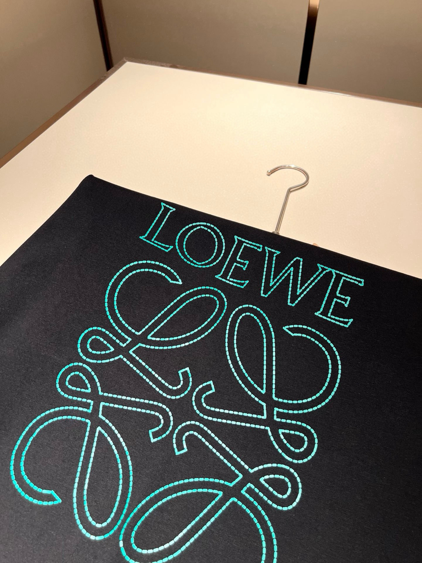 LOE*WE罗*威 2026春夏新款男女同款👫短袖T恤，意大利原厂订单渠道，极具个性高级风，标志logo