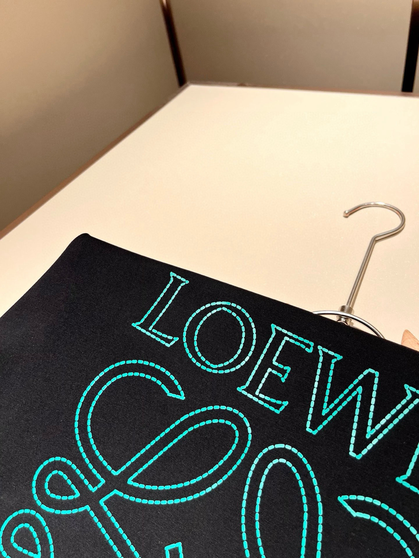 LOE*WE罗*威 2026春夏新款男女同款👫短袖T恤，意大利原厂订单渠道，极具个性高级风，标志logo