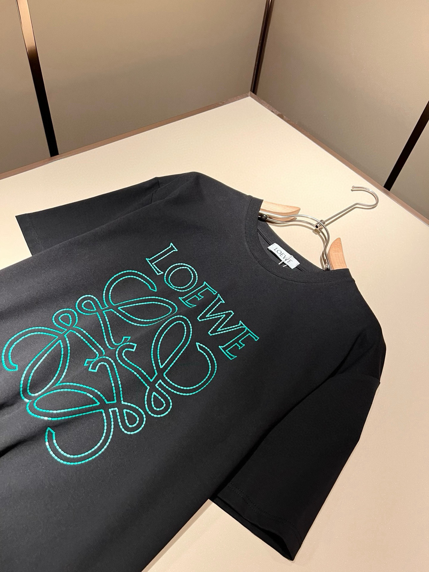 LOE*WE罗*威 2026春夏新款男女同款👫短袖T恤，意大利原厂订单渠道，极具个性高级风，标志logo