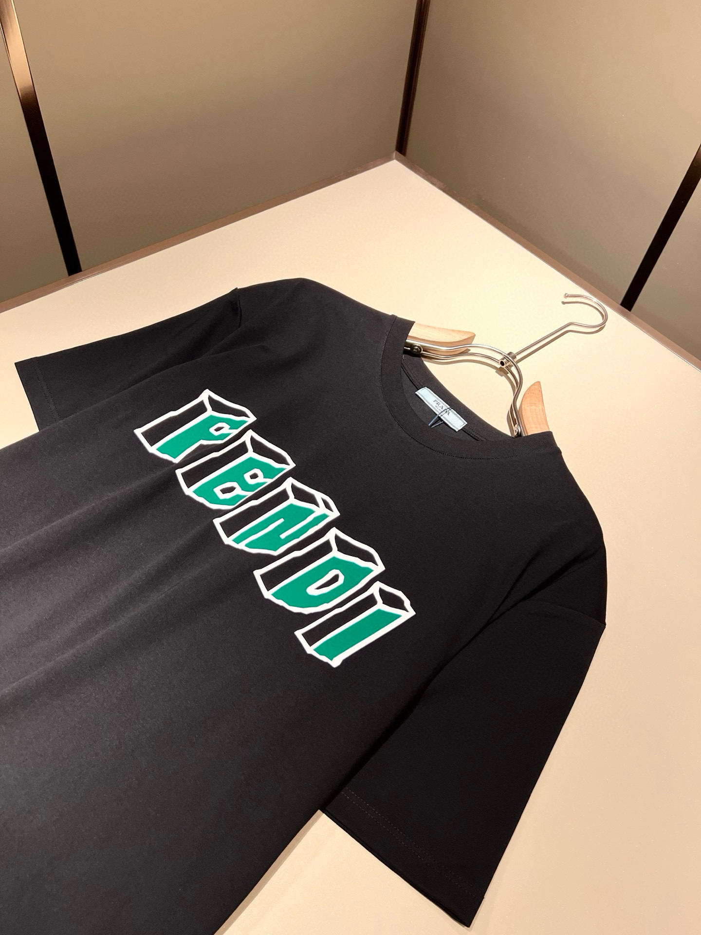 FEN*I 芬*迪2026春夏新款FD家族FF男女同款👫短袖T恤，男女同款👫百搭极简短袖。意大利原厂订单