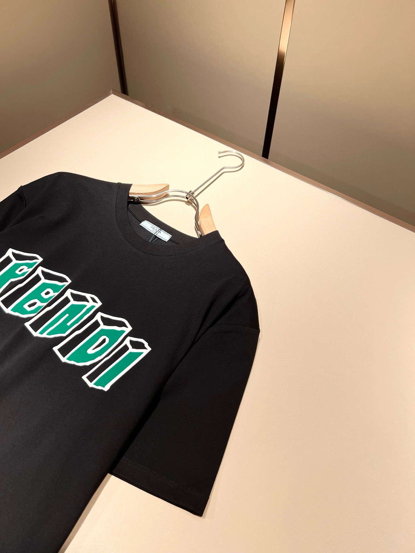 FEN*I 芬*迪2026春夏新款FD家族FF男女同款👫短袖T恤，男女同款👫百搭极简短袖。意大利原厂订单