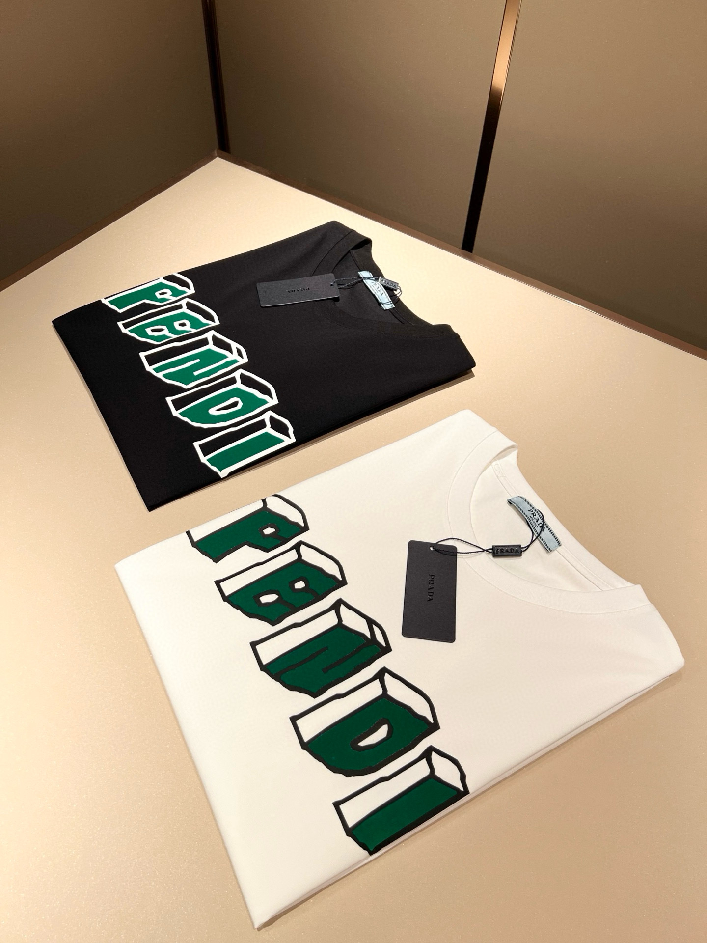 FEN*I 芬*迪2026春夏新款FD家族FF男女同款👫短袖T恤，男女同款👫百搭极简短袖。意大利原厂订单