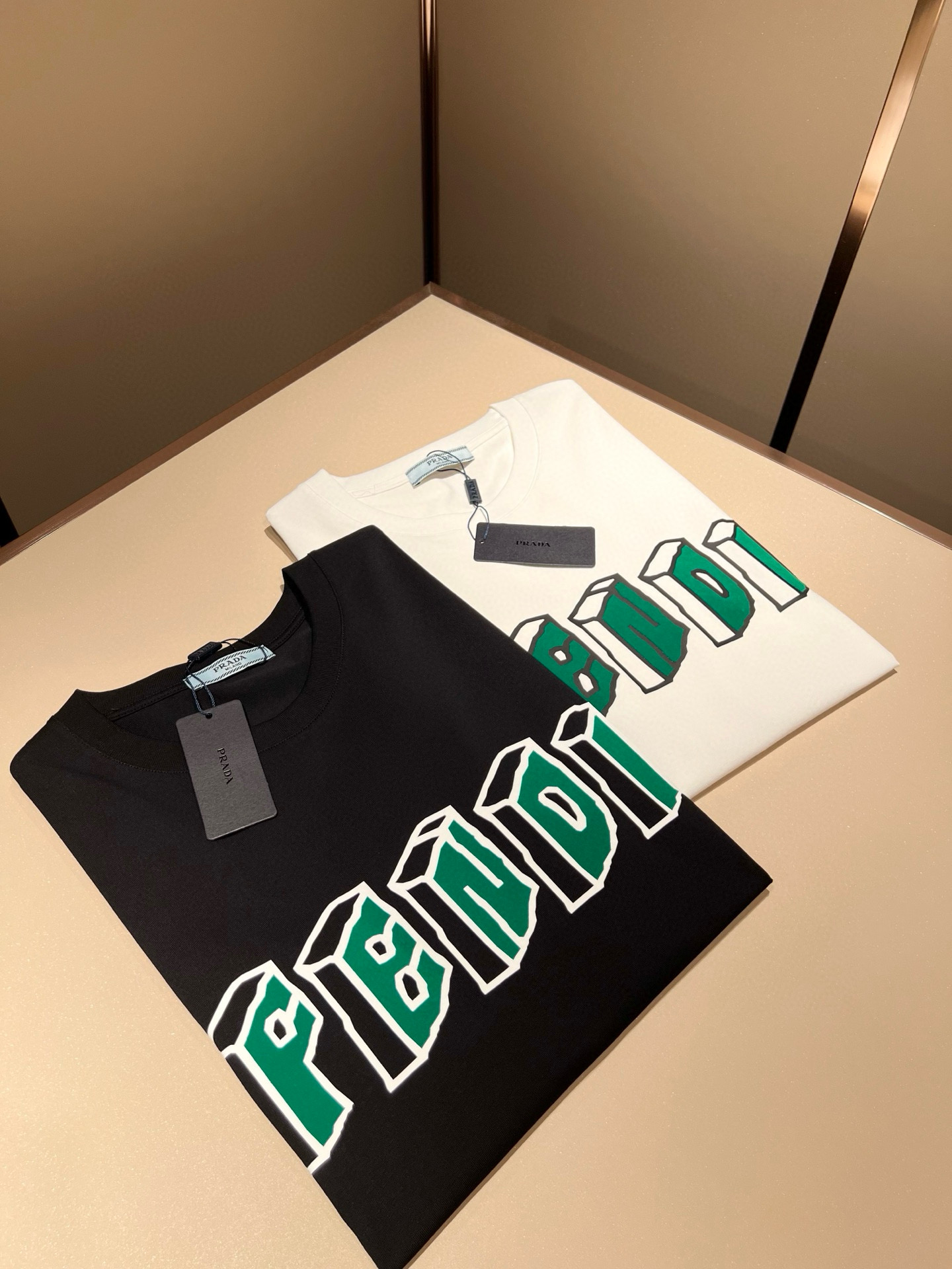 FEN*I 芬*迪2026春夏新款FD家族FF男女同款👫短袖T恤，男女同款👫百搭极简短袖。意大利原厂订单