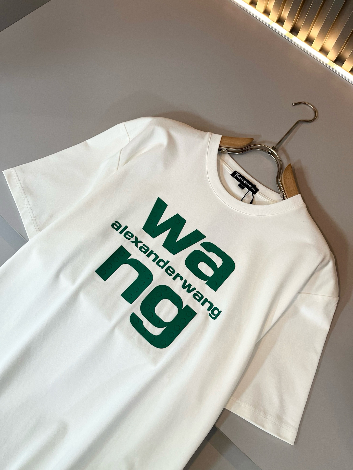 Alexander McQue*n亚历*大·麦昆2026春夏款男女同款👫短袖T恤。欧洲区域限定发售，重磅