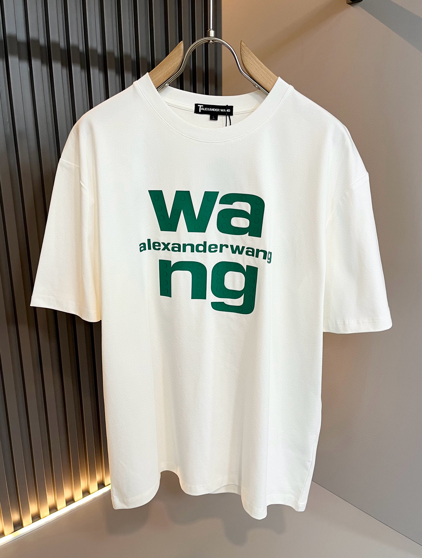 Alexander McQue*n亚历*大·麦昆2026春夏款男女同款👫短袖T恤。欧洲区域限定发售，重磅