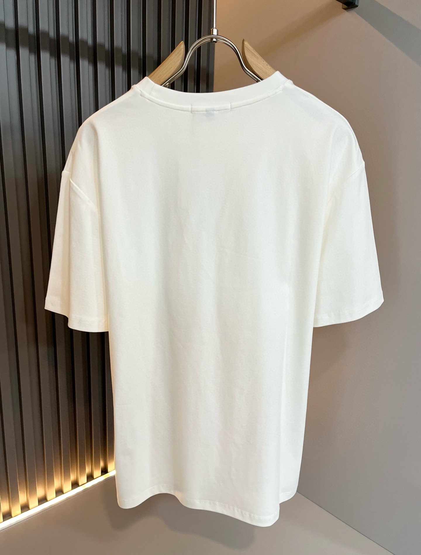 Alexander McQue*n亚历*大·麦昆2026春夏款男女同款👫短袖T恤。欧洲区域限定发售，重磅