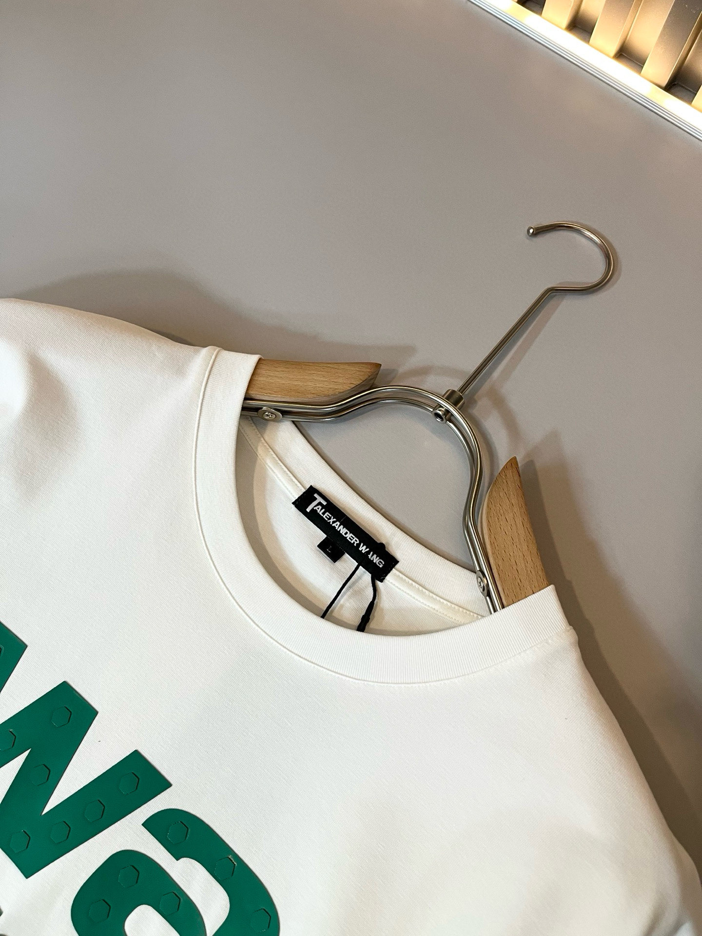 Alexander McQue*n亚历*大·麦昆2026春夏款男女同款👫短袖T恤。欧洲区域限定发售，重磅