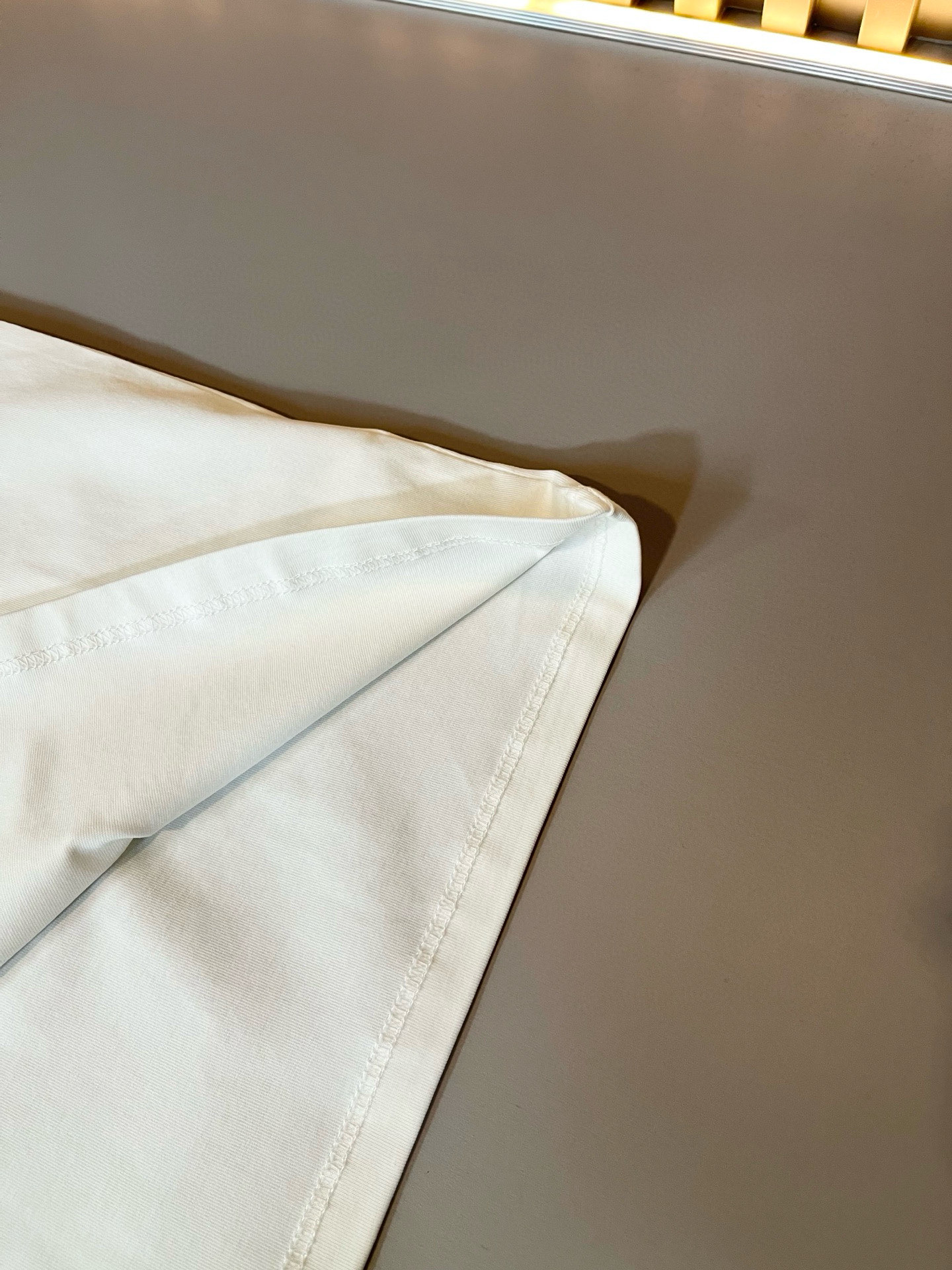 Alexander McQue*n亚历*大·麦昆2026春夏款男女同款👫短袖T恤。欧洲区域限定发售，重磅